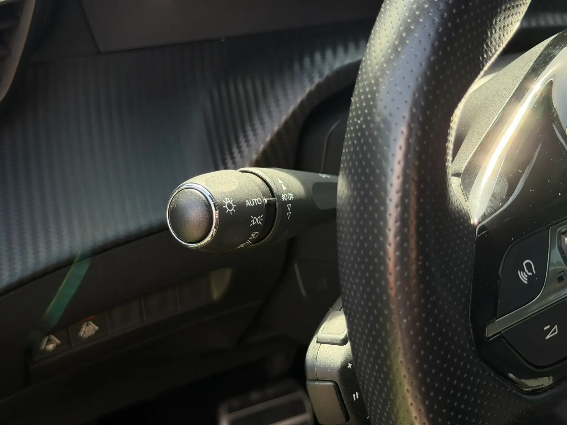 Peugeot e-2008 50 kWh GT 33