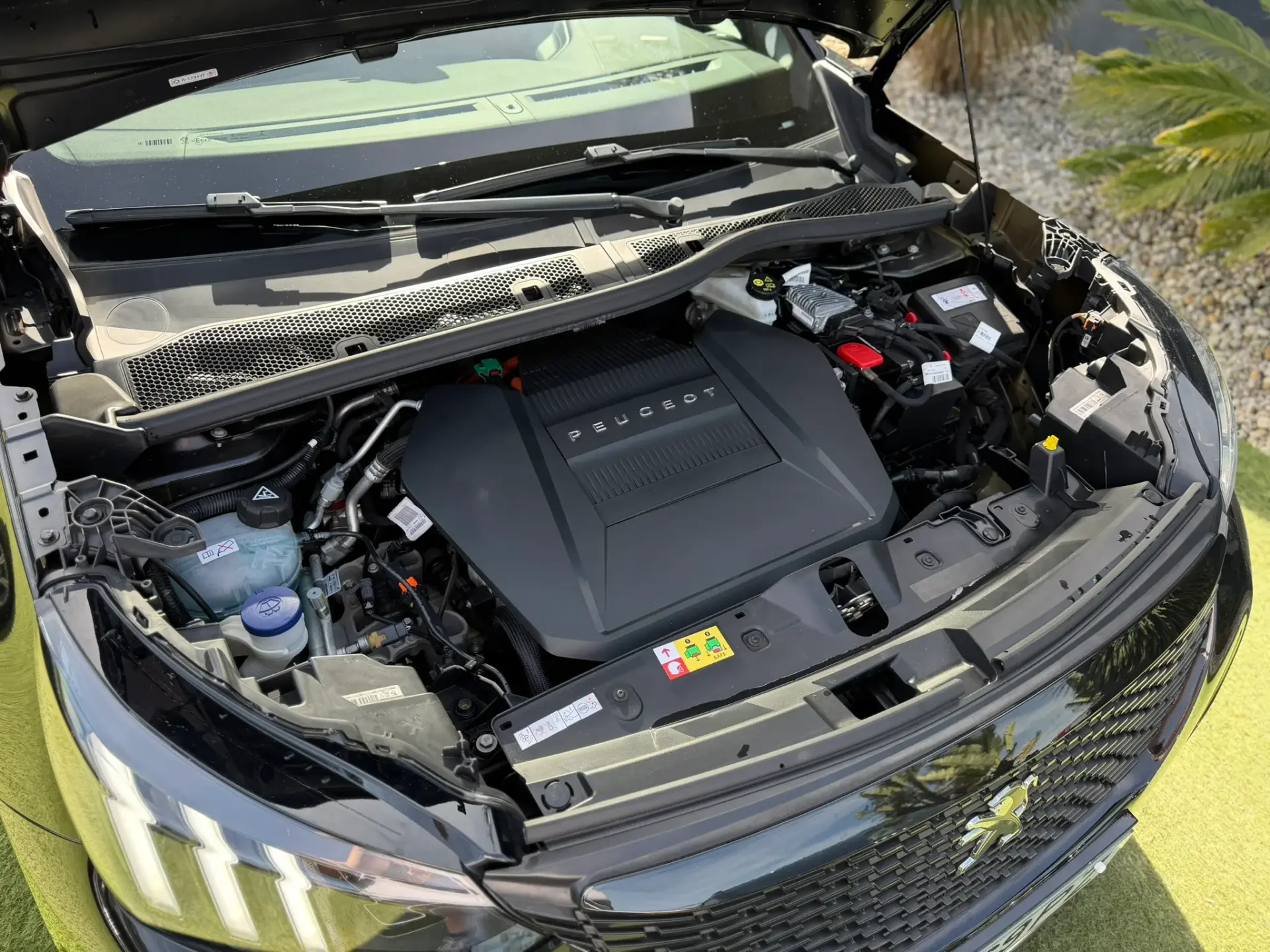 Peugeot e-2008 50 kWh GT 63