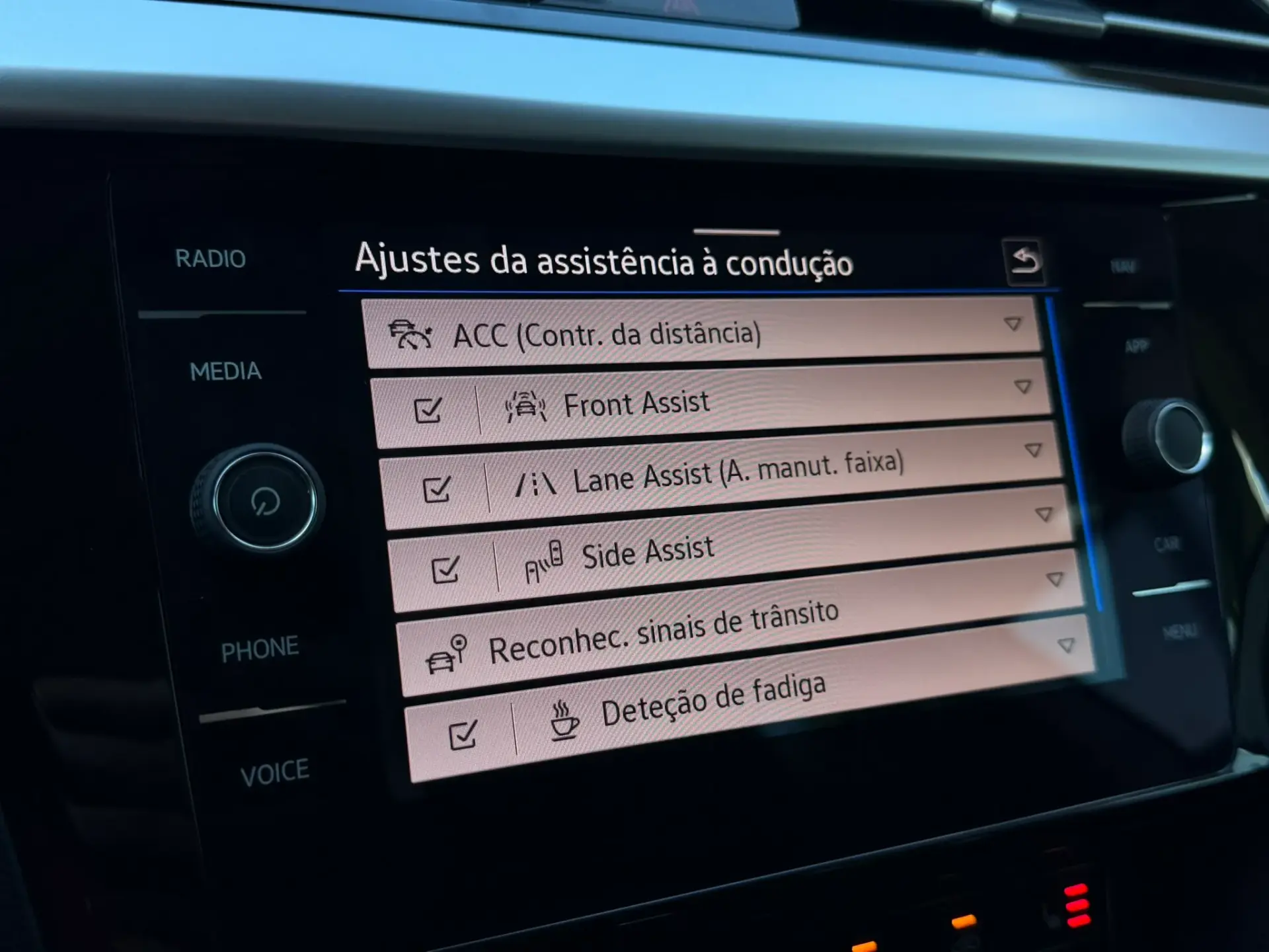 Volkswagen Arteon 2.0 TDI Elegance DSG 44