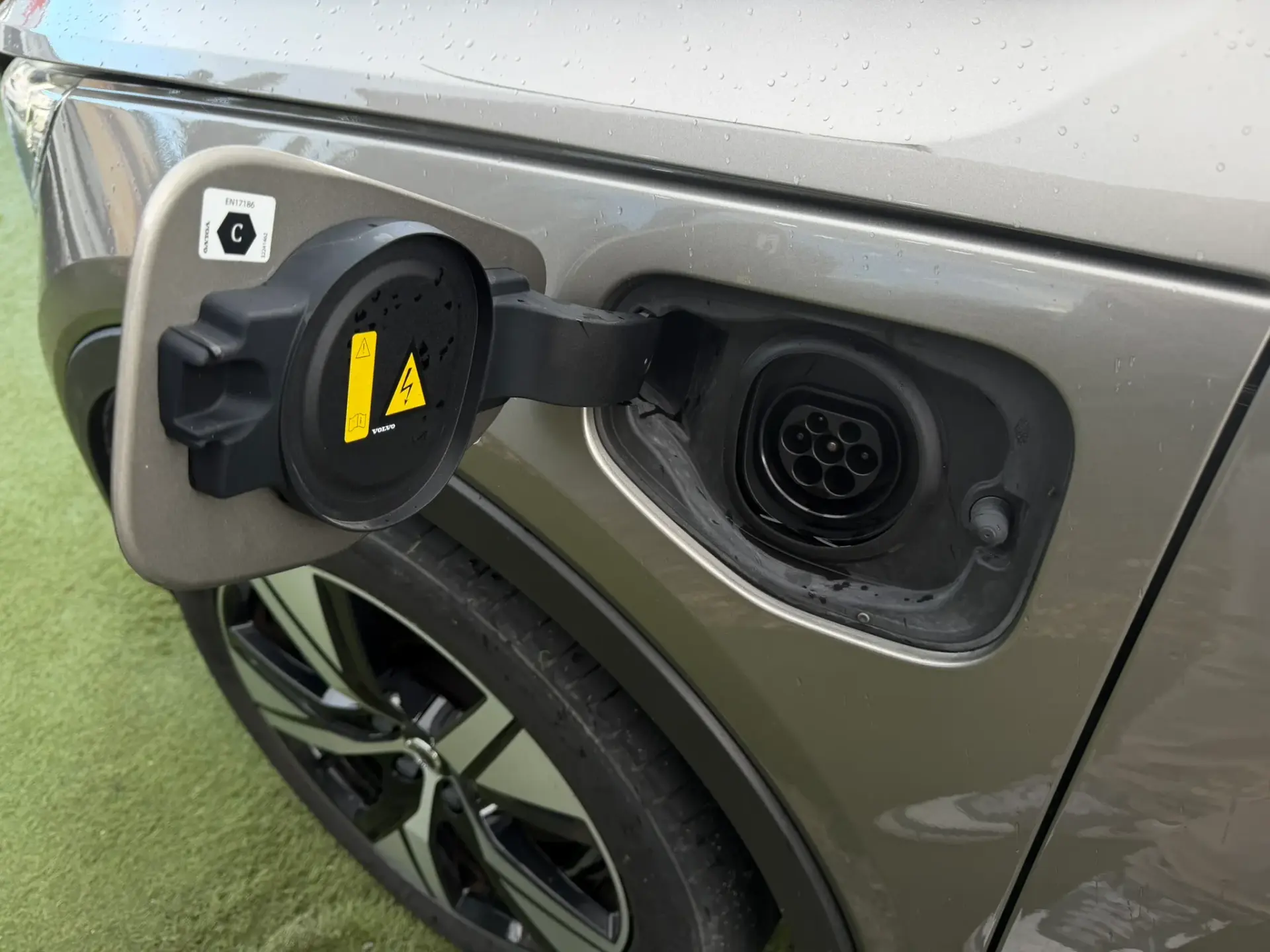 Volvo XC 40 1.5 T5 PHEV R-Design 2