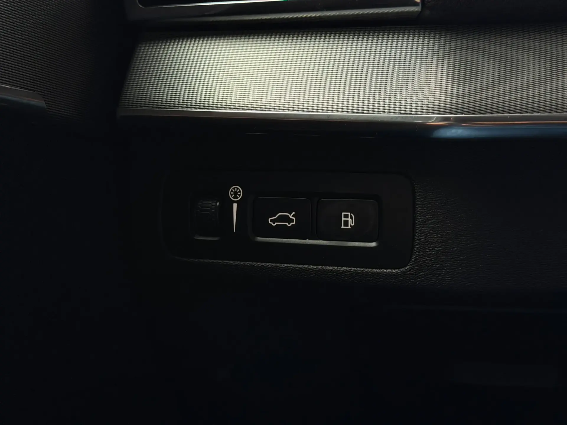 Volvo XC 90 2.0 T8 PHEV Plus Dark AWD 34