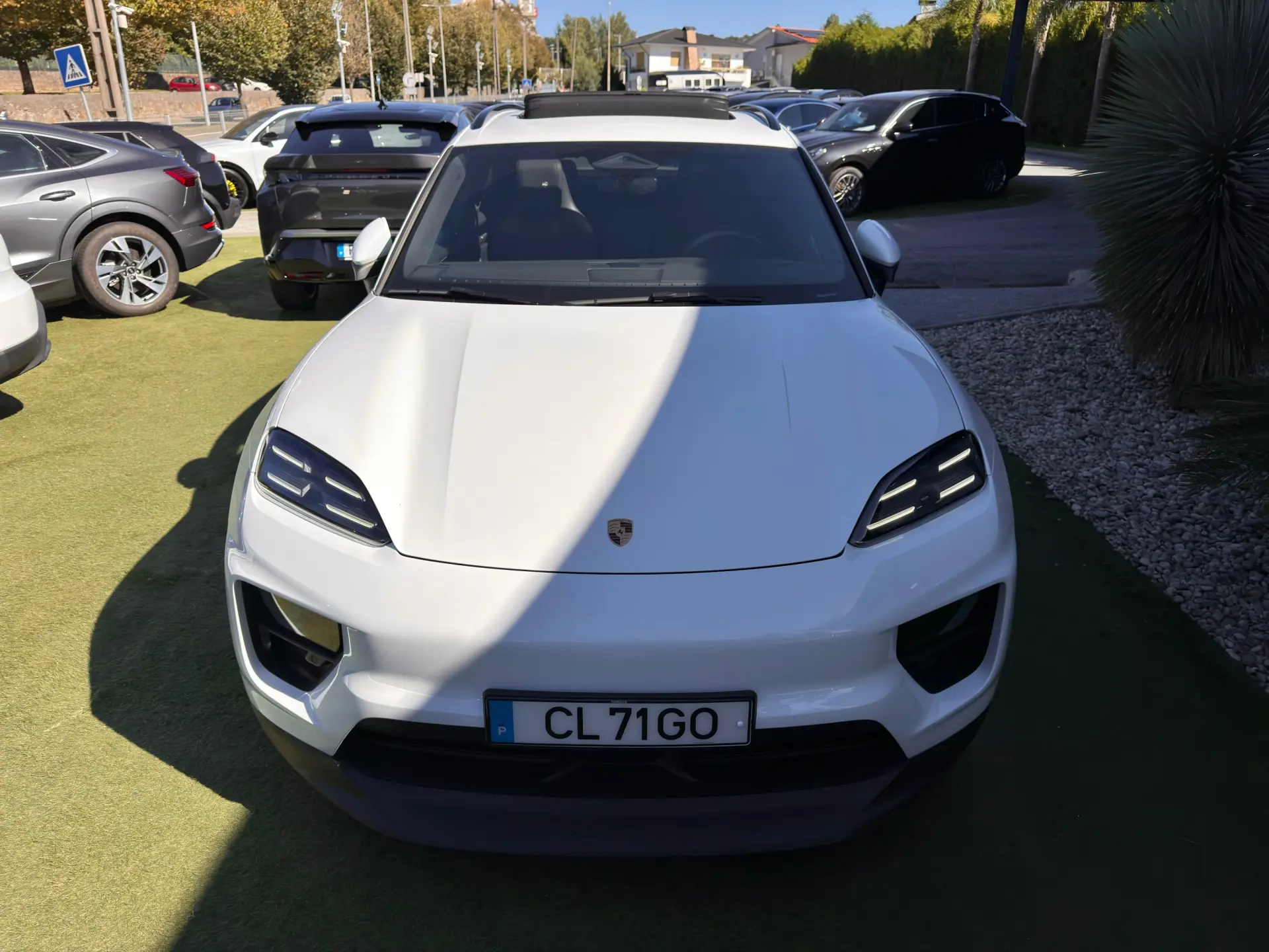 Porsche Macan Electric 4 8