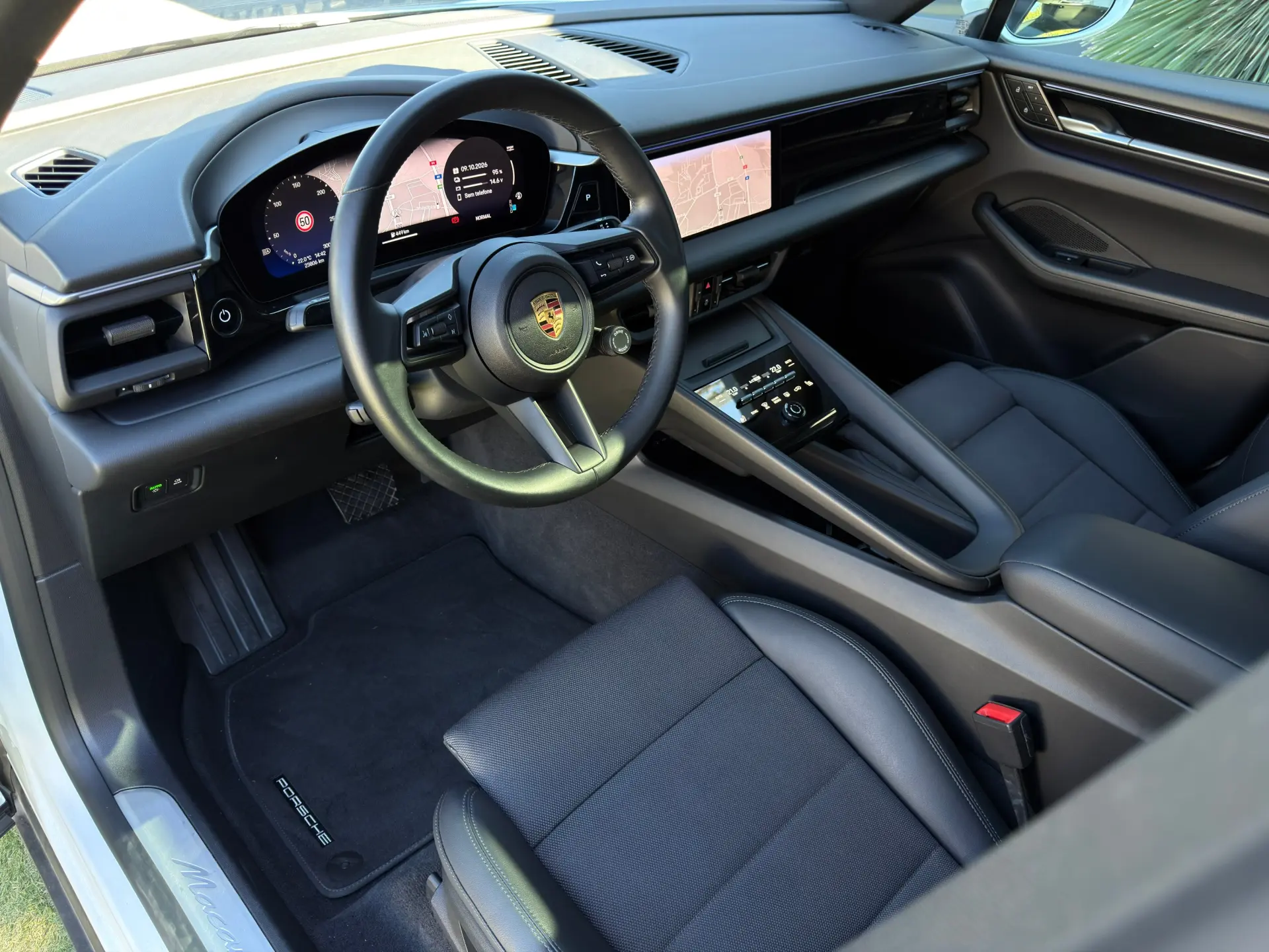 Porsche Macan Electric 4 3