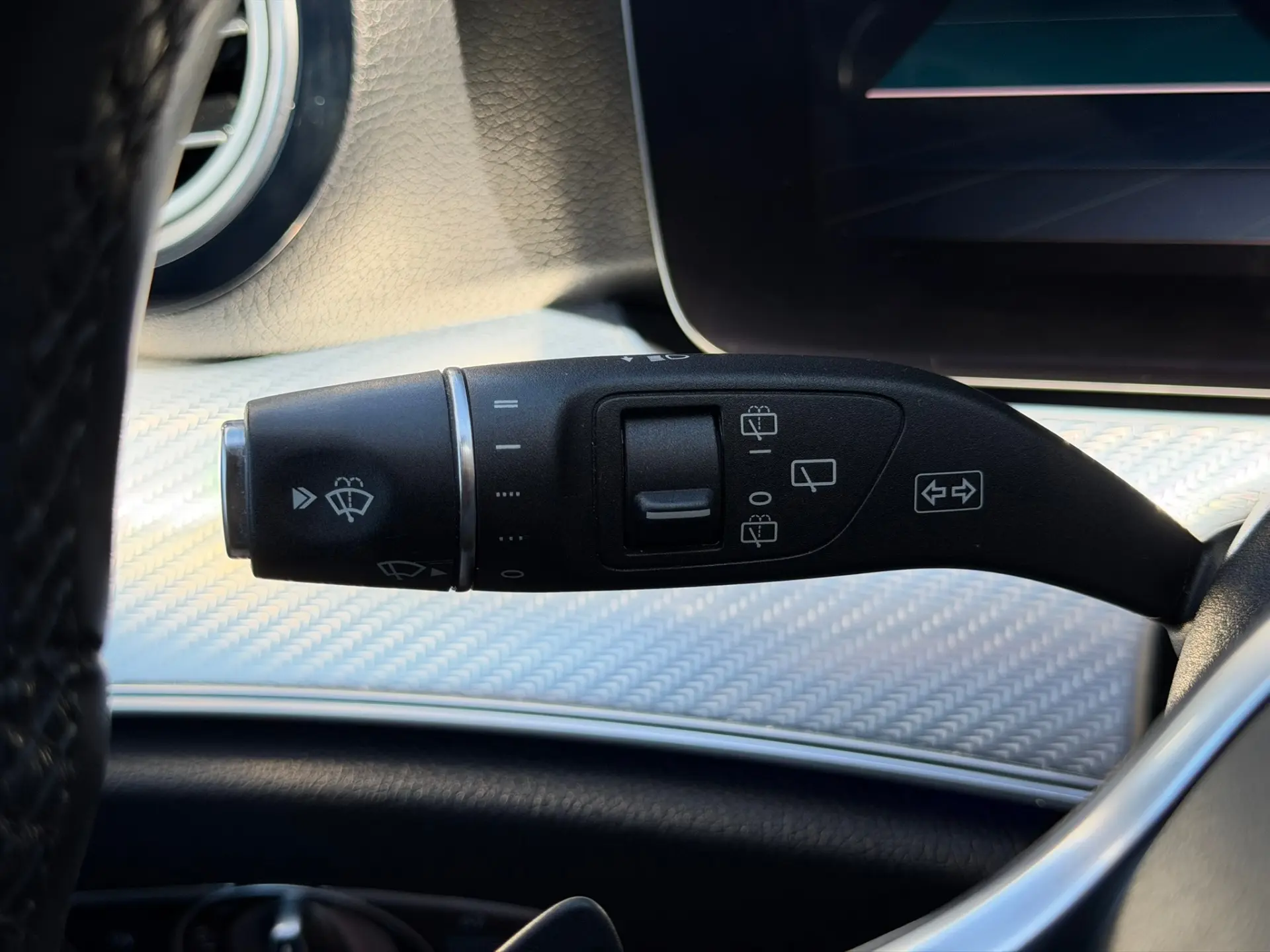 Mercedes-Benz E 220 d Avantgarde 33