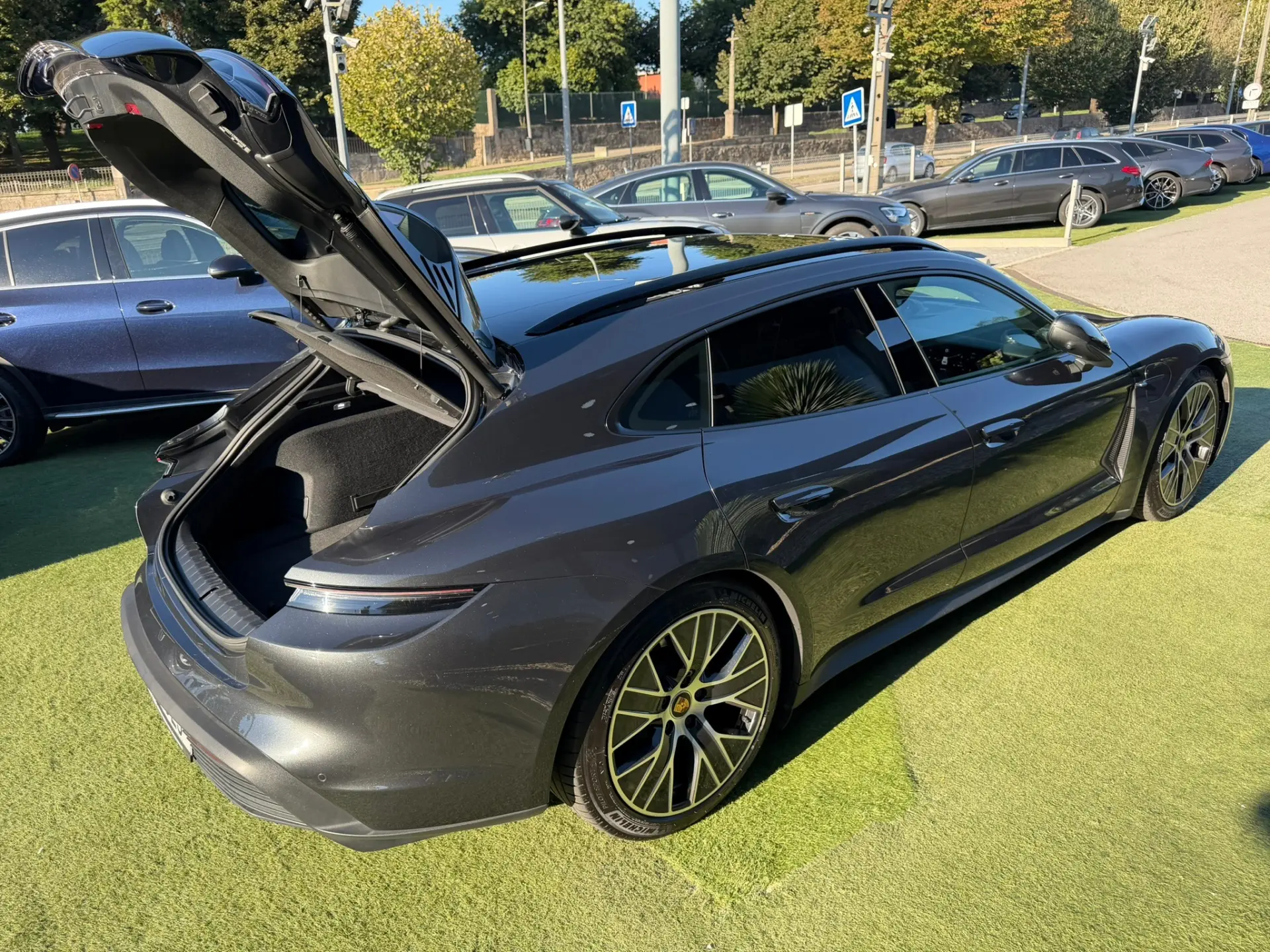 Porsche Taycan Sport Turismo Standard 77
