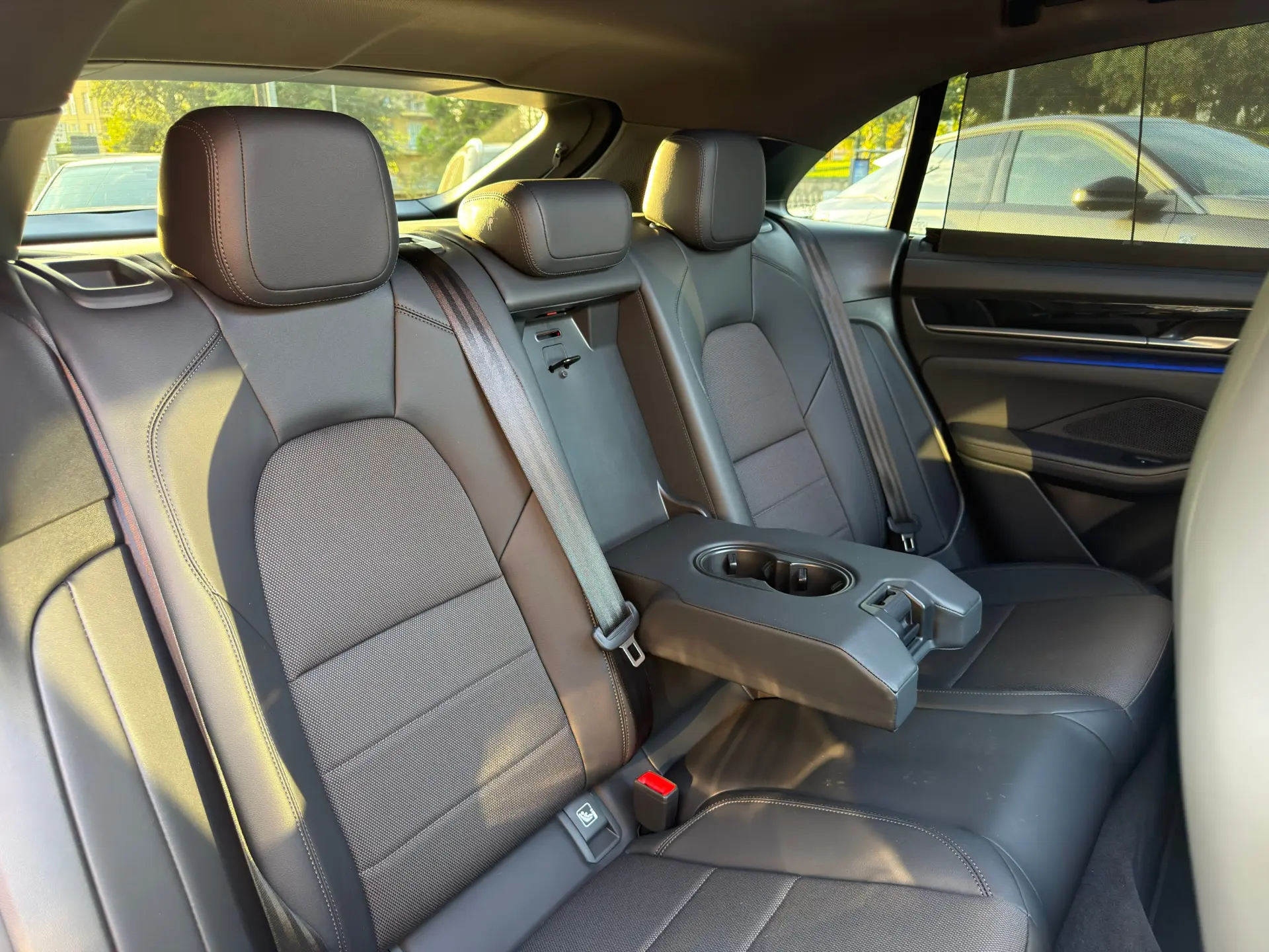 Porsche Macan Electric 4 30