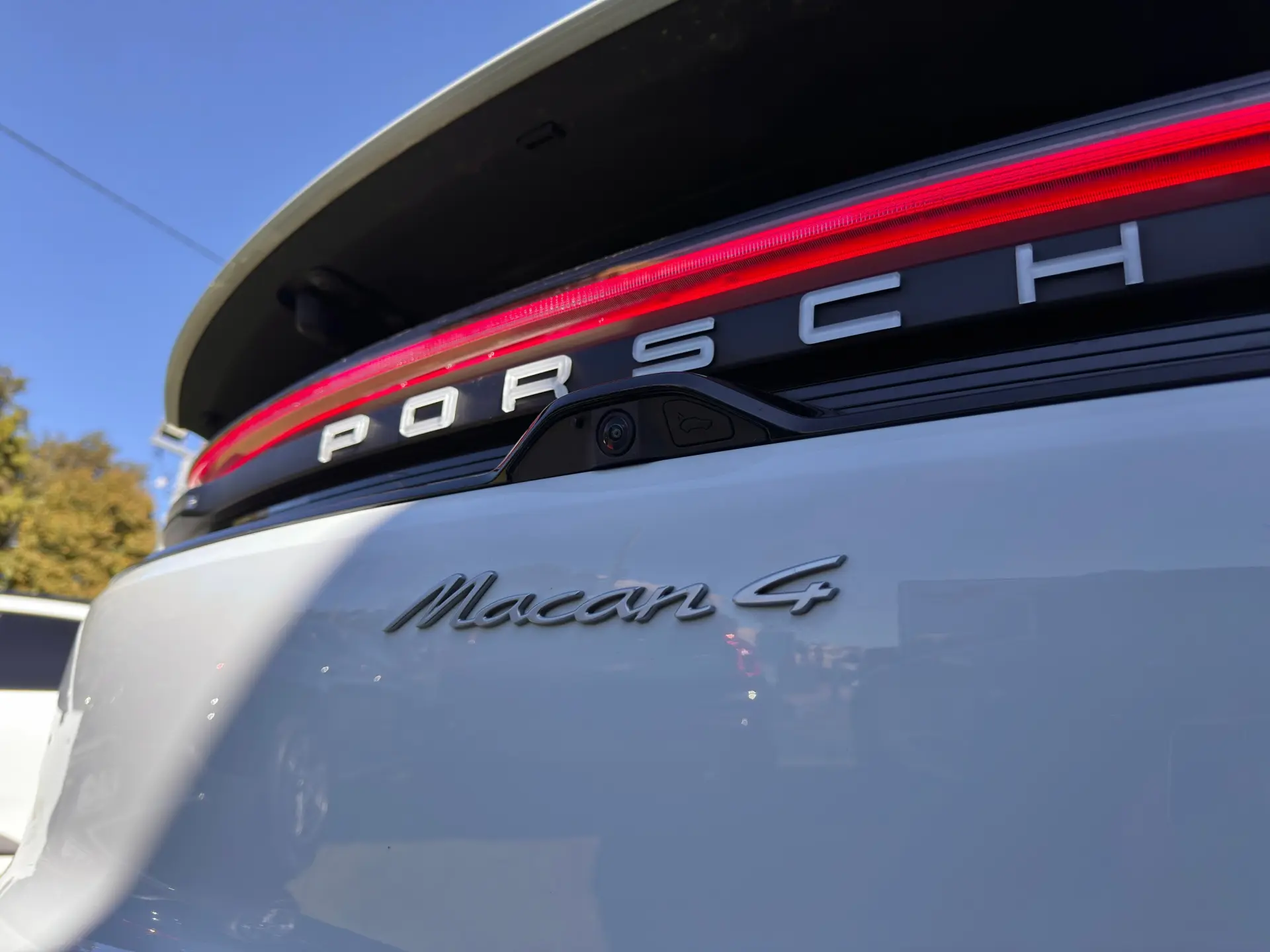 Porsche Macan Electric 4 13
