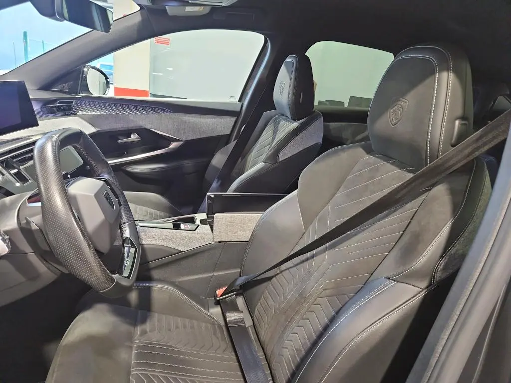 Peugeot E-3008 73 kWh GT 3