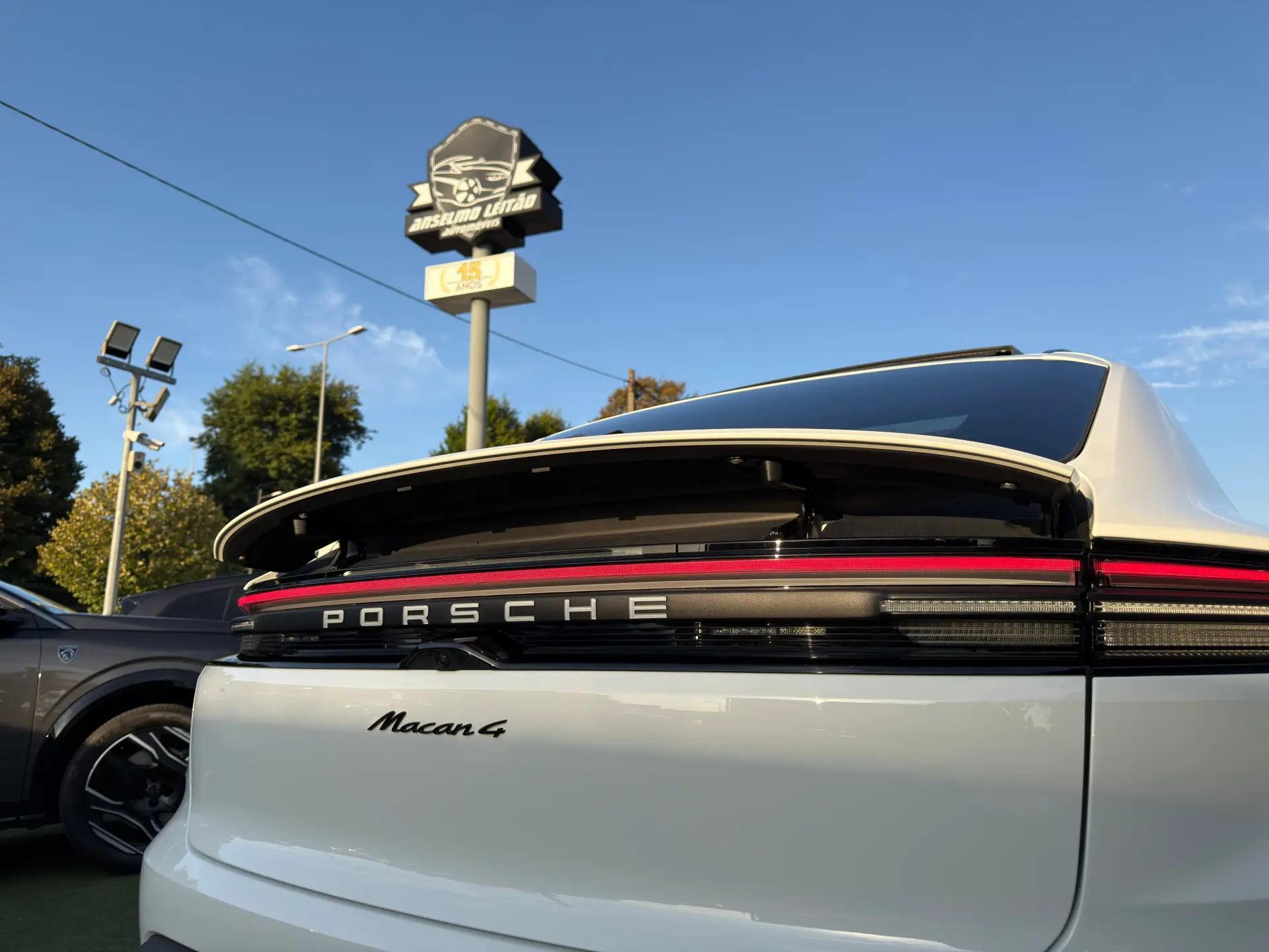 Porsche Macan Electric 4 5