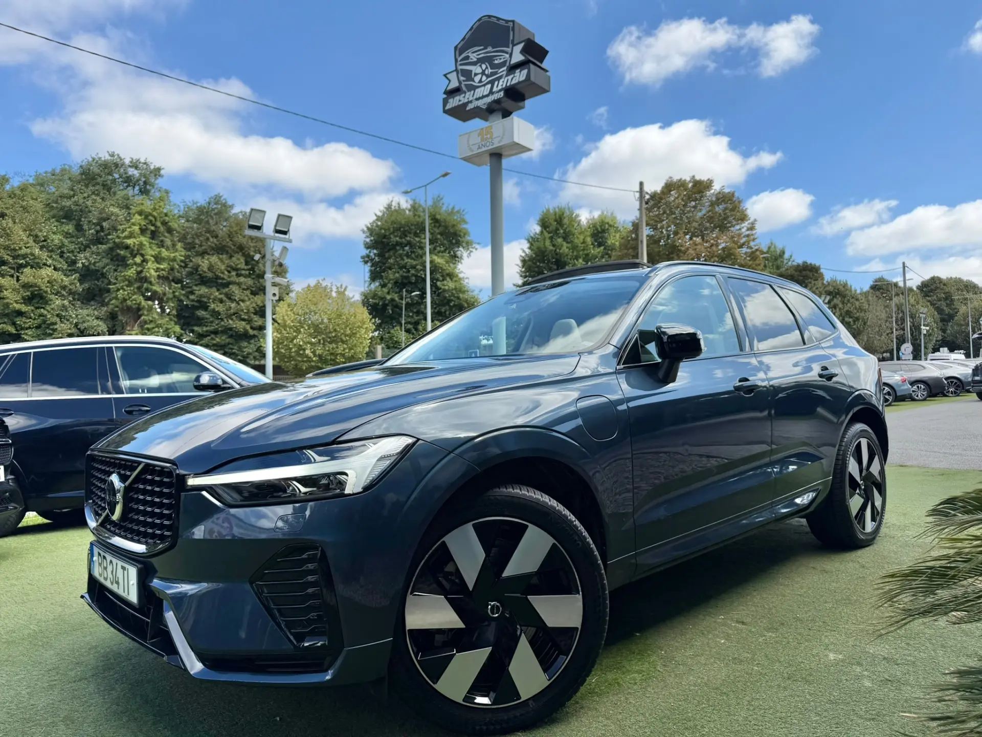 Volvo XC 60 2.0 T6 PHEV Ultimate Dark AWD 1
