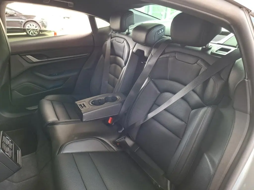 Porsche Taycan 4S 6