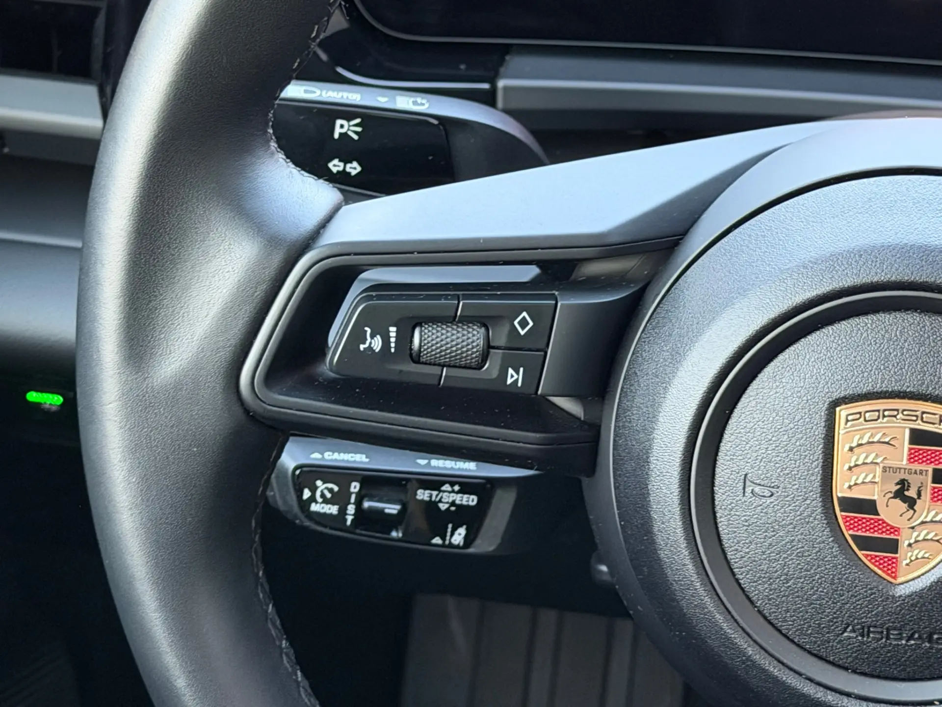 Porsche Macan Electric 4 43
