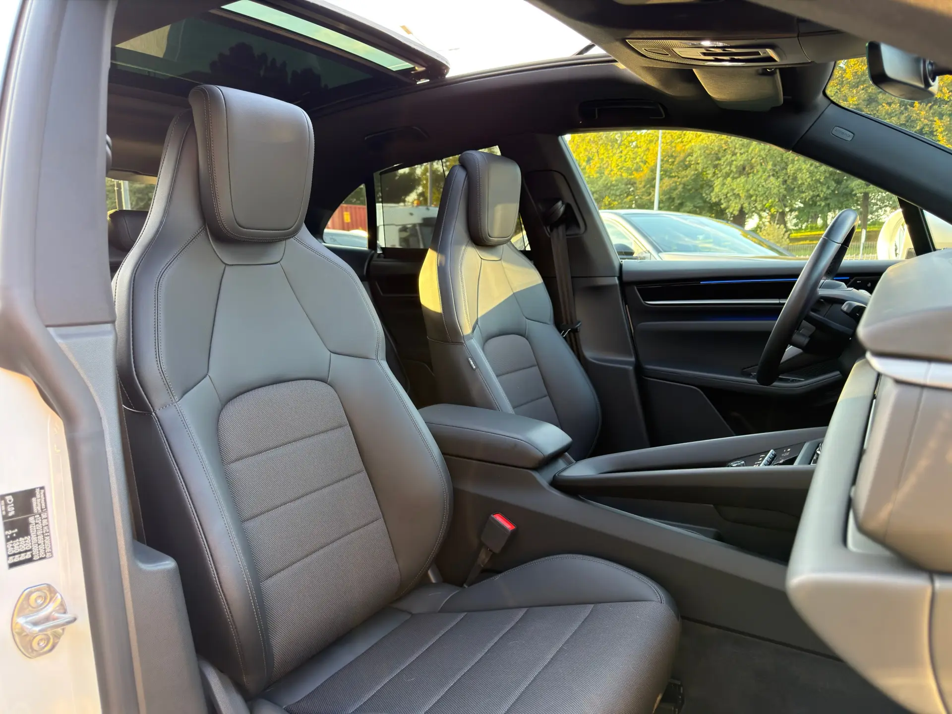 Porsche Macan Electric 4 24