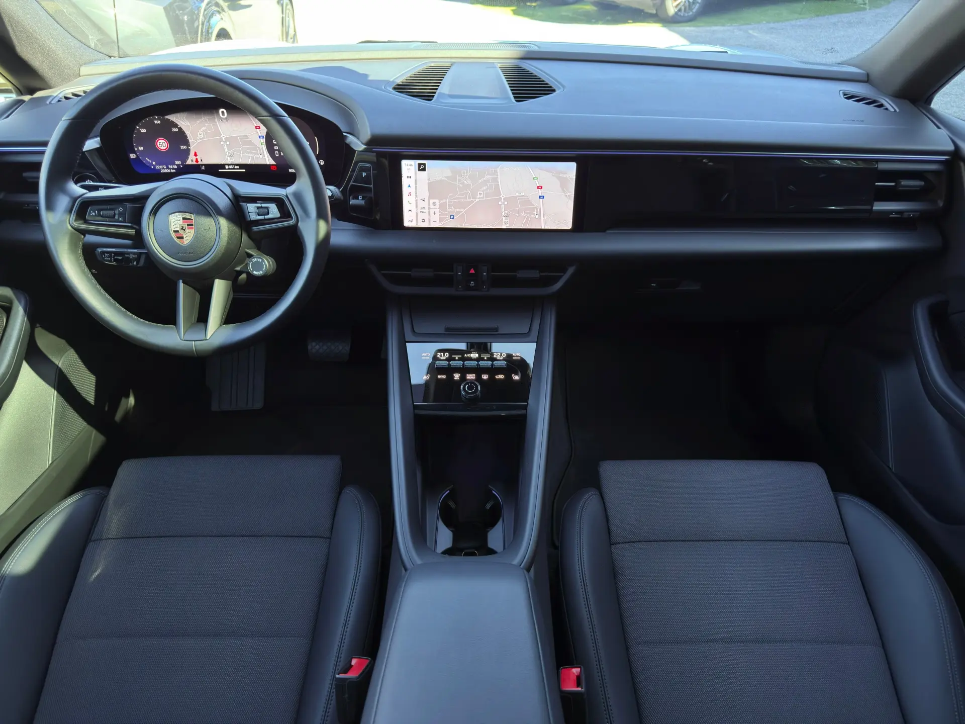 Porsche Macan Electric 4 28