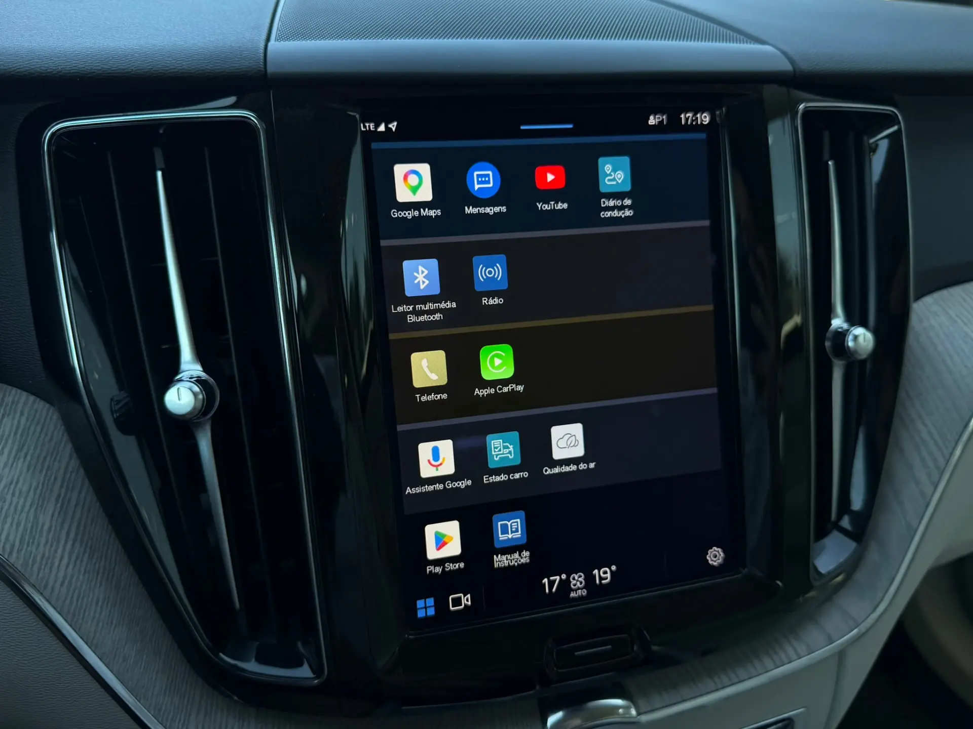 Volvo XC 60 2.0 B4 Plus Bright 42