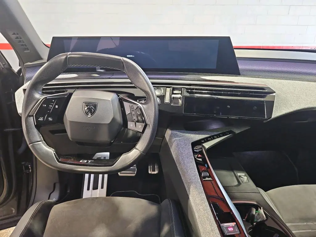 Peugeot E-3008 73 kWh GT 5