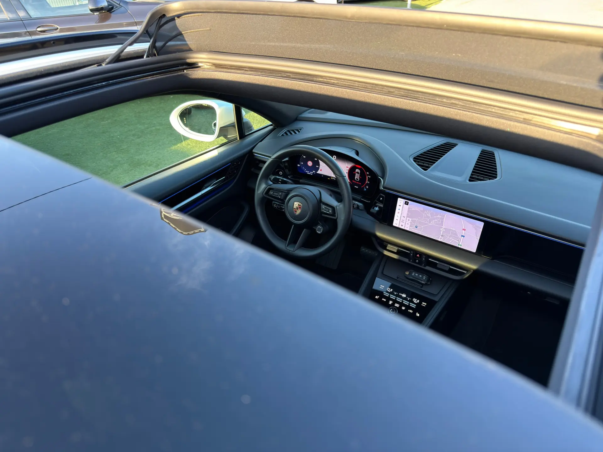 Porsche Macan Electric 4 13