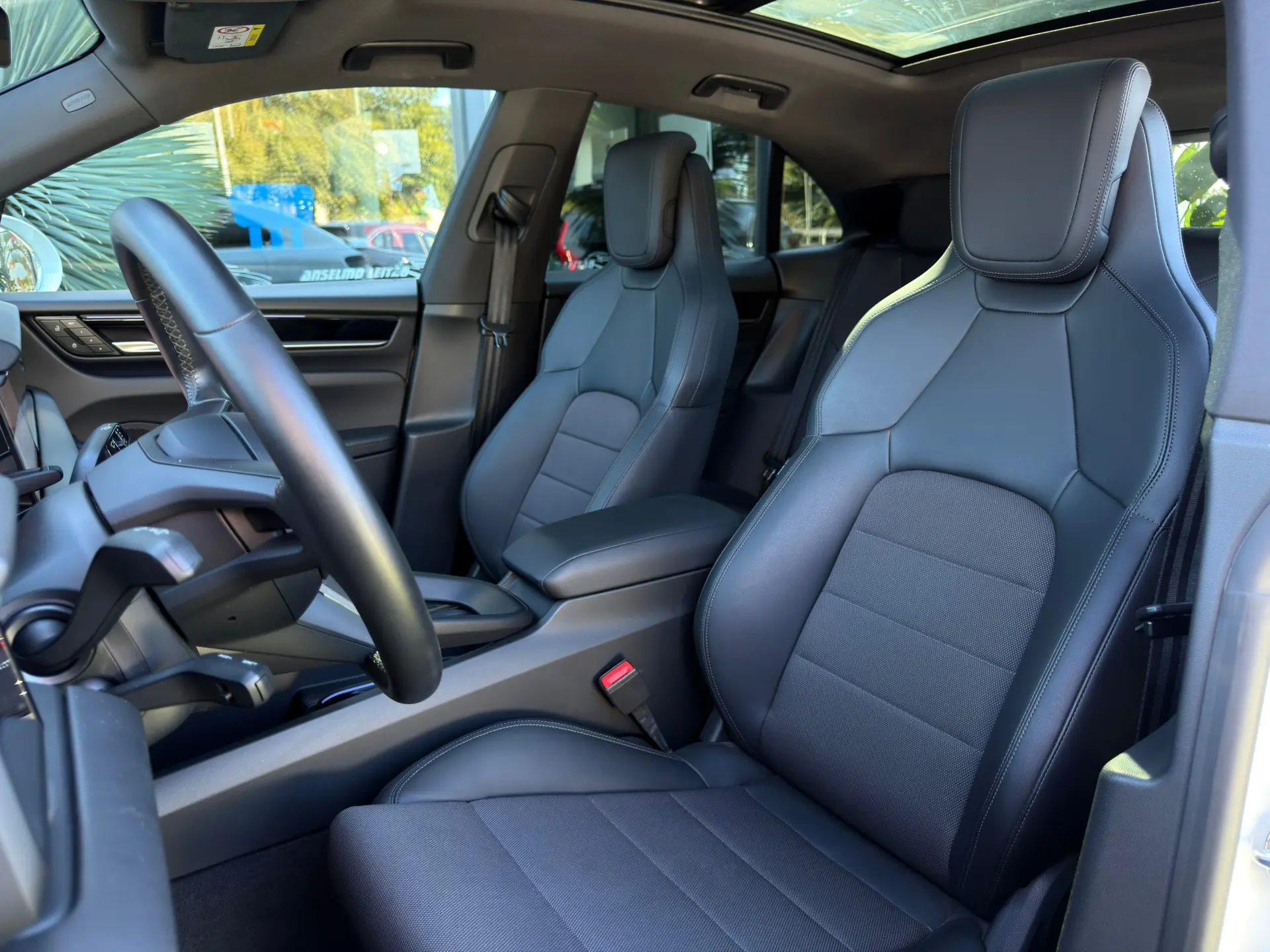 Porsche Macan Electric 4 17