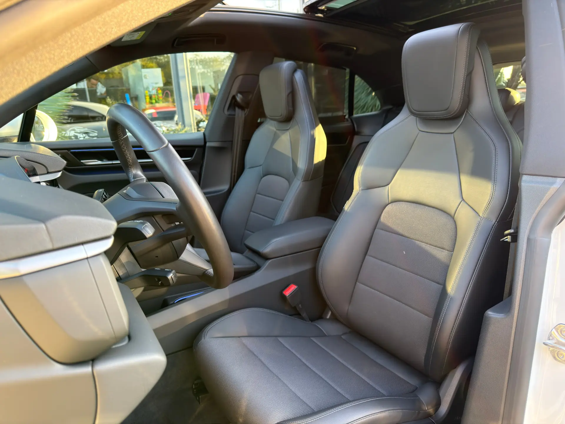 Porsche Macan Electric 4 18