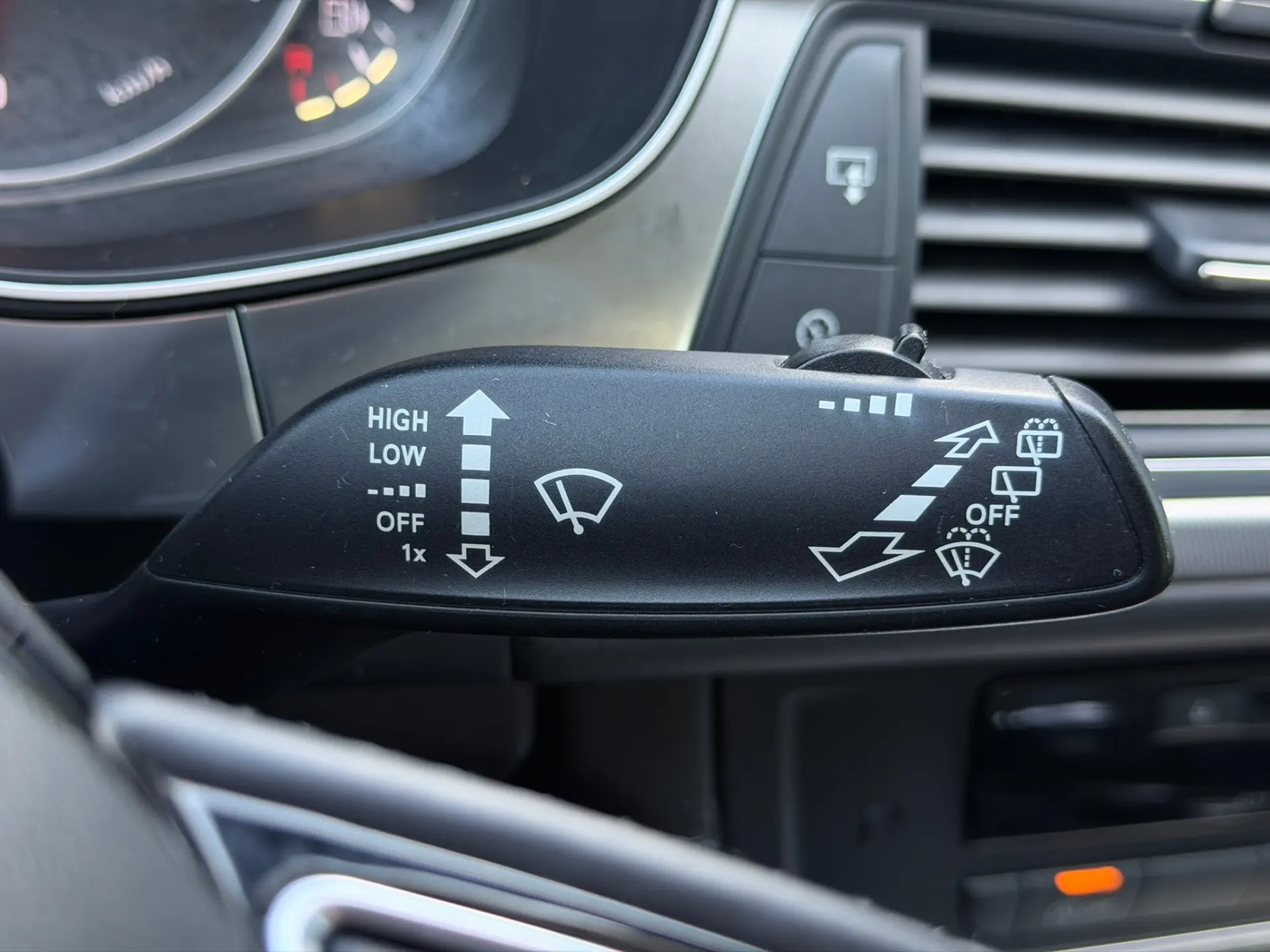 Audi A6 Avant 2.0 TDi Advance S tronic 35