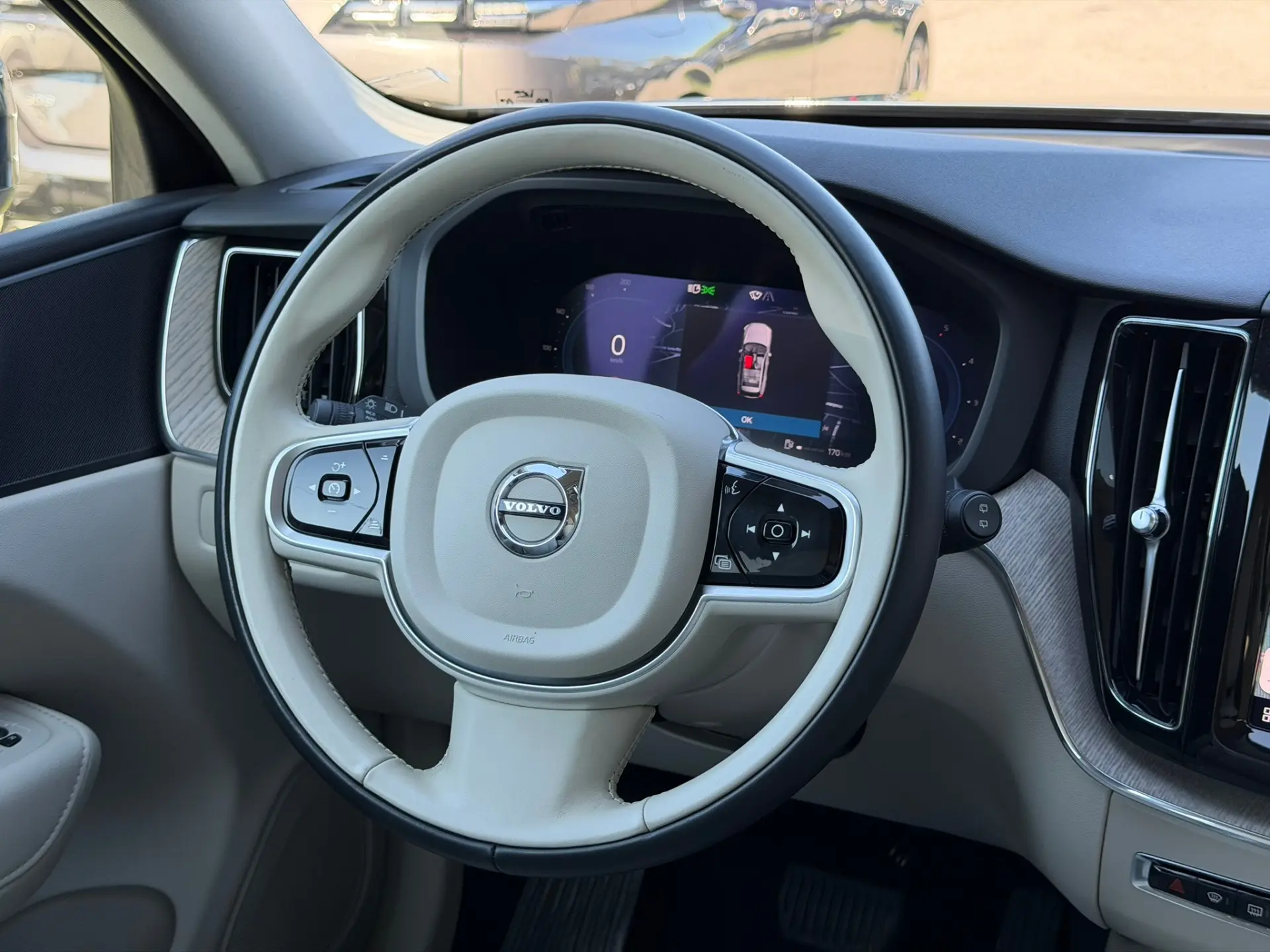 Volvo XC 60 2.0 B4 Plus Bright 28