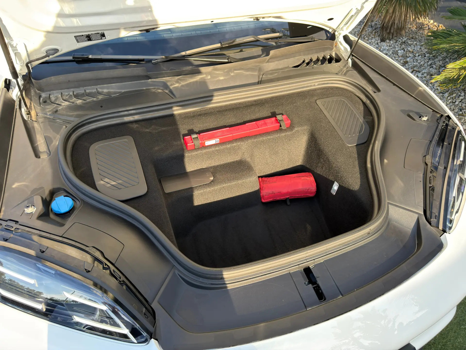 Porsche Macan Electric 4 82