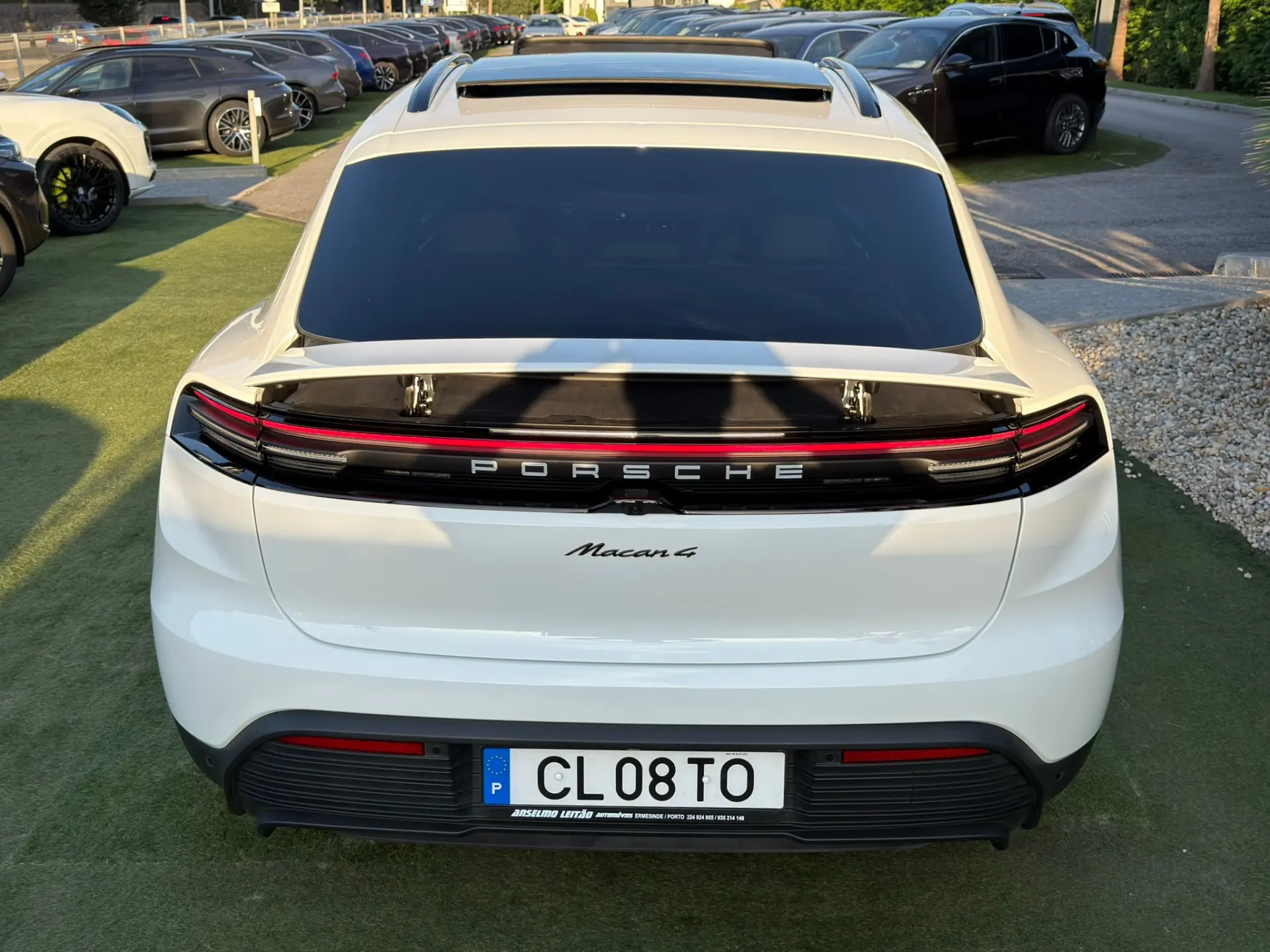 Porsche Macan Electric 4 14
