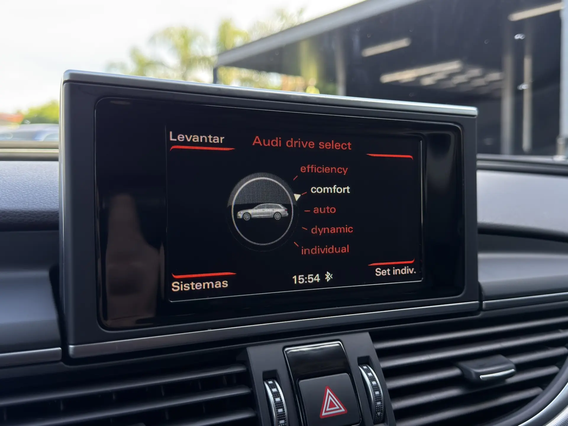 Audi A6 Avant 2.0 TDi Advance S tronic 42