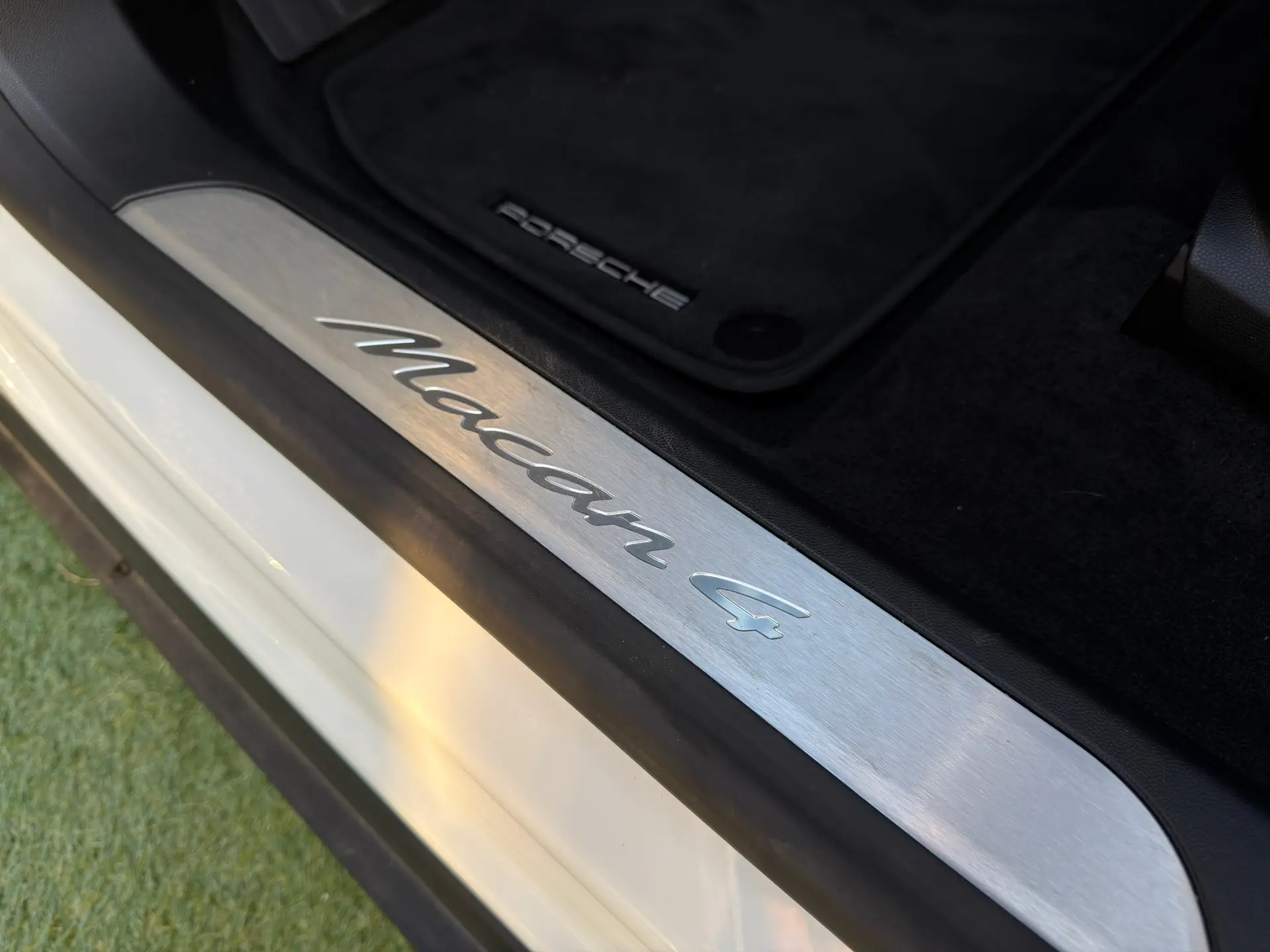 Porsche Macan Electric 4 20