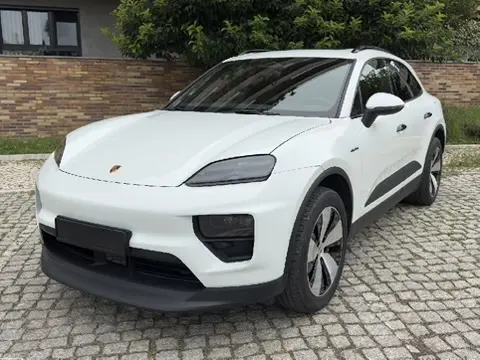 Porsche Macan Electric 4 1