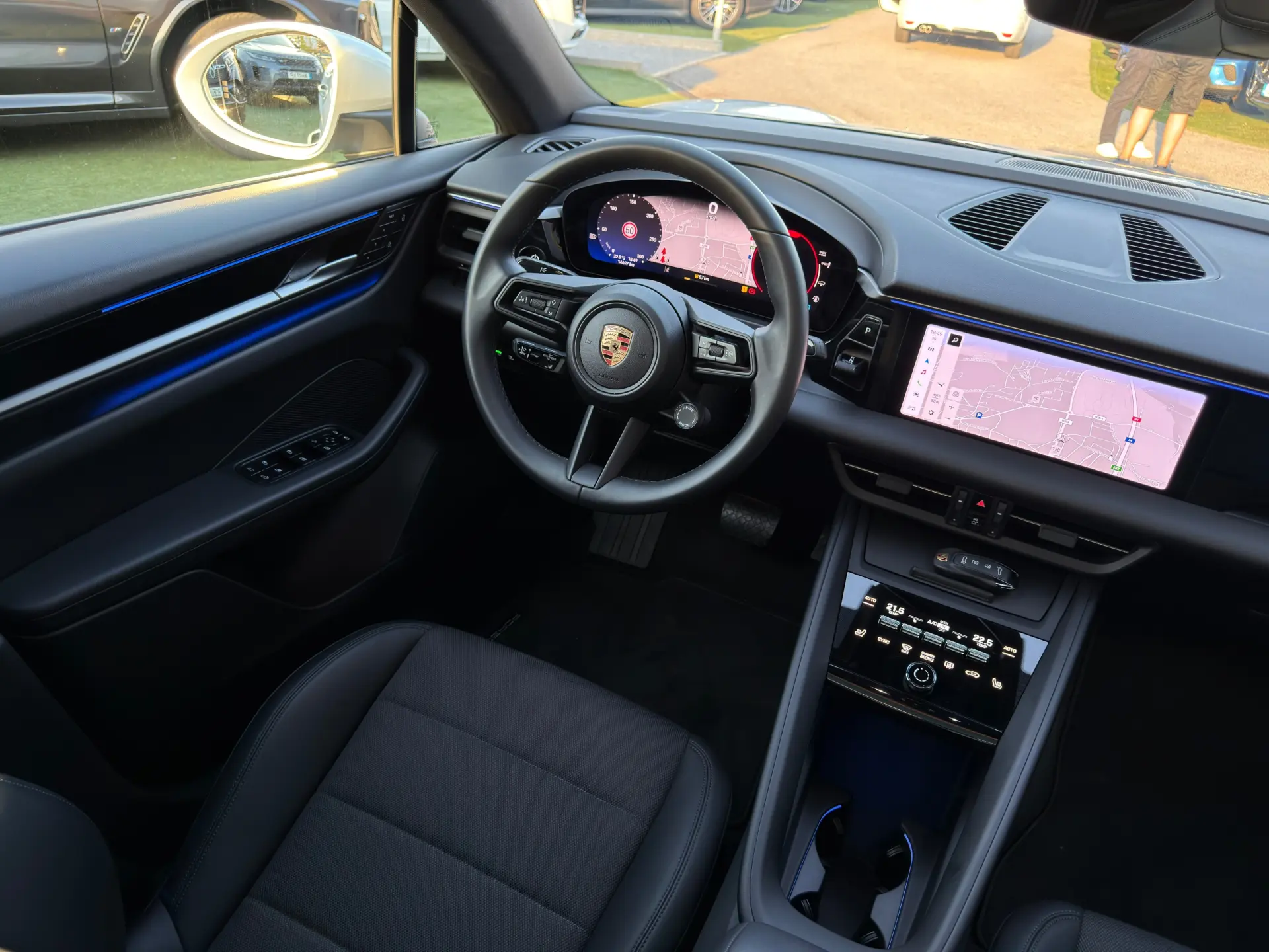 Porsche Macan Electric 4 33