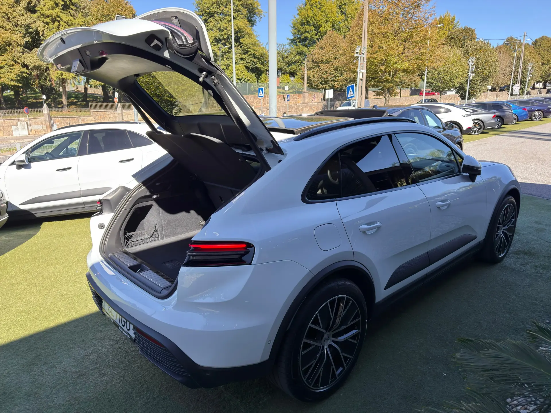 Porsche Macan Electric 4 84