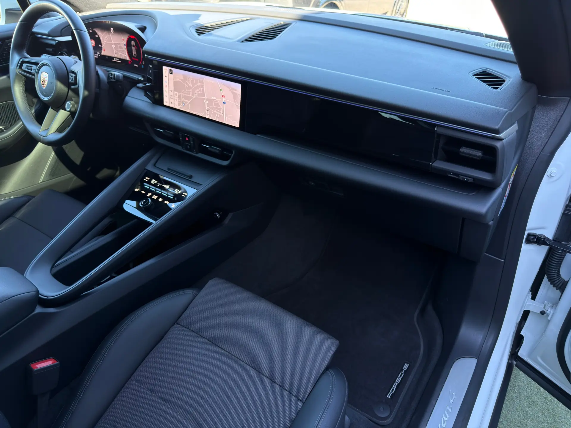 Porsche Macan Electric 4 21