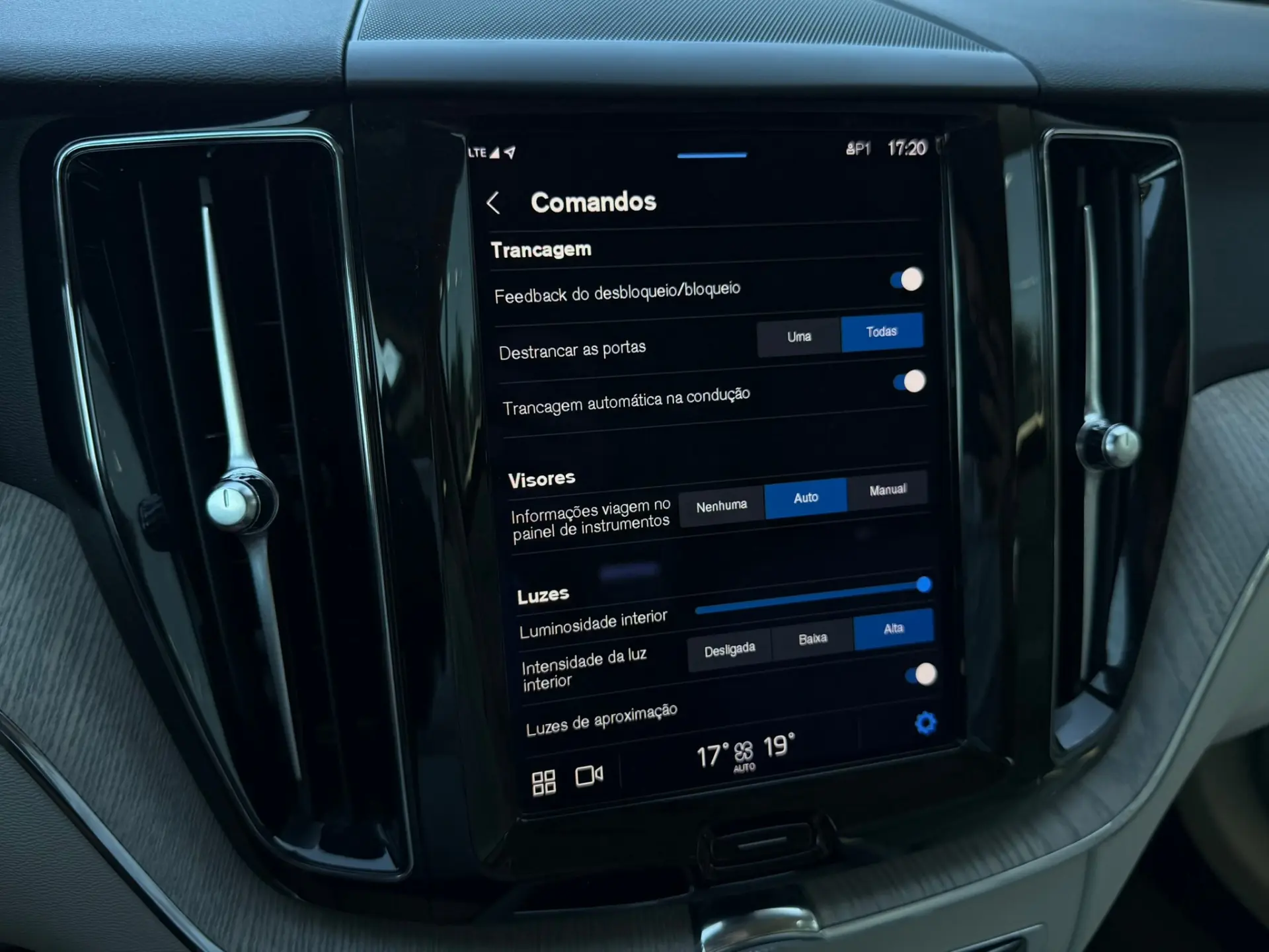 Volvo XC 60 2.0 B4 Plus Bright 48