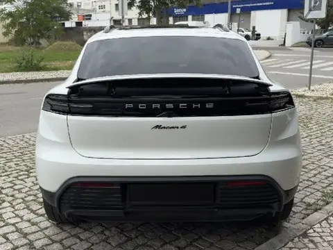 Porsche Macan Electric 4 5