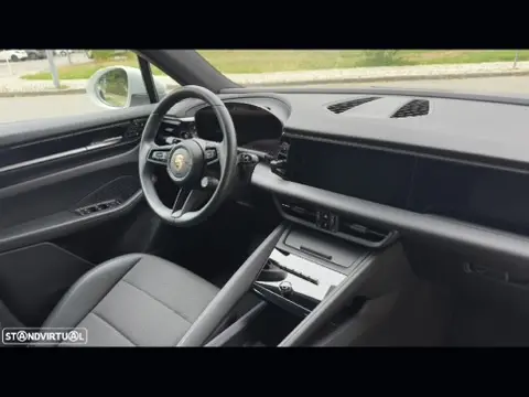 Porsche Macan Electric 4 11