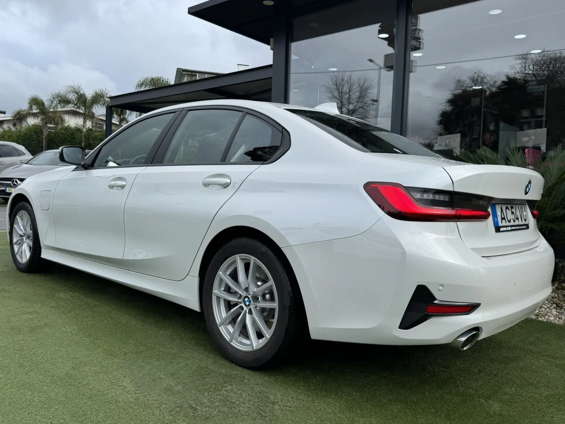 BMW 330 e Corporate Edition Auto 12