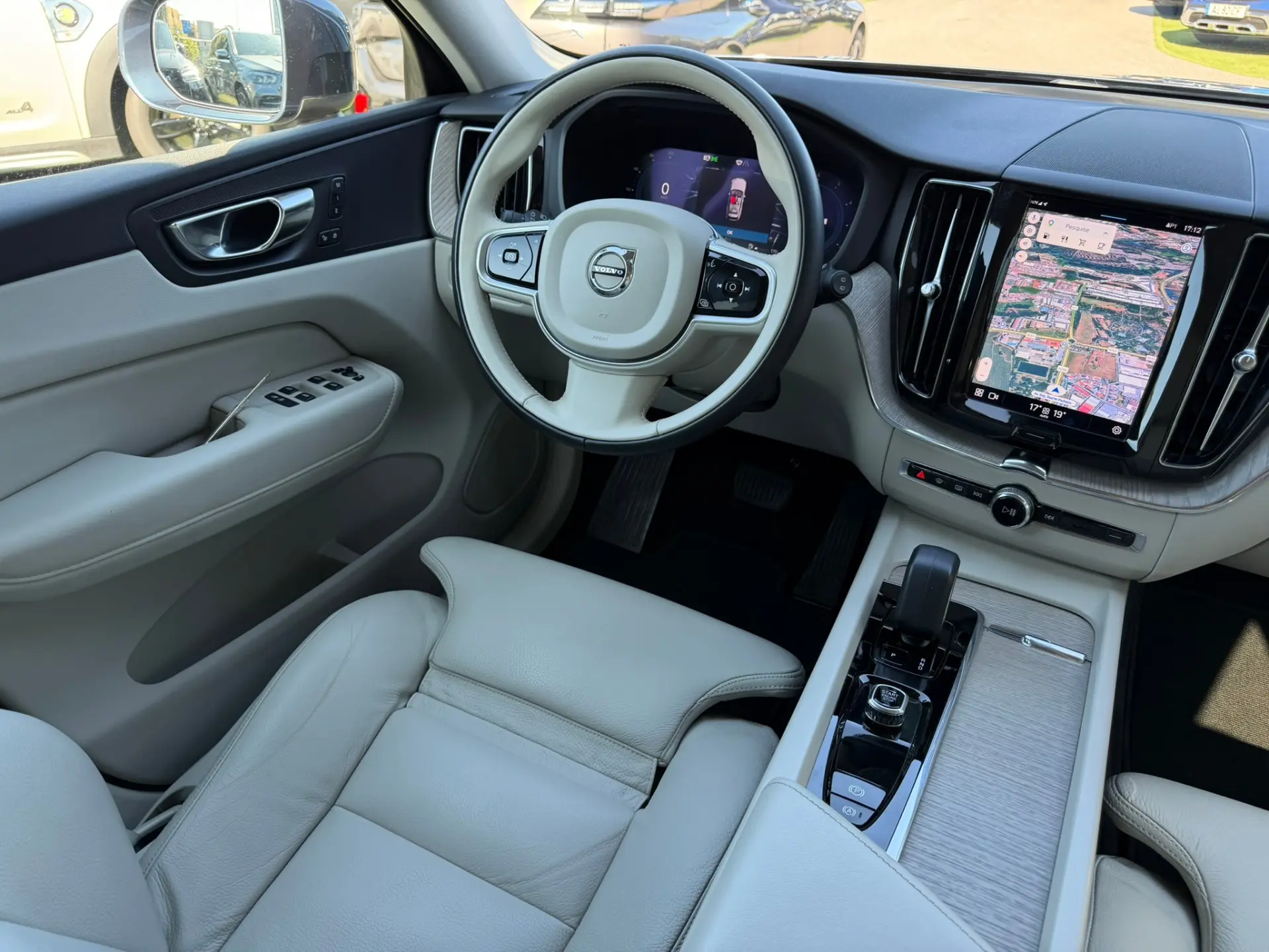 Volvo XC 60 2.0 B4 Plus Bright 26