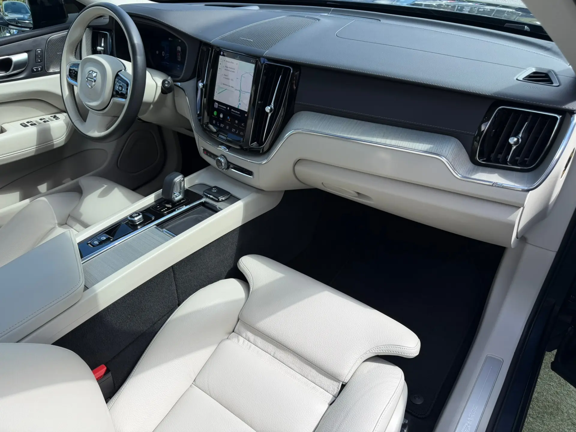 Volvo XC 60 2.0 T6 PHEV Ultimate Dark AWD 21