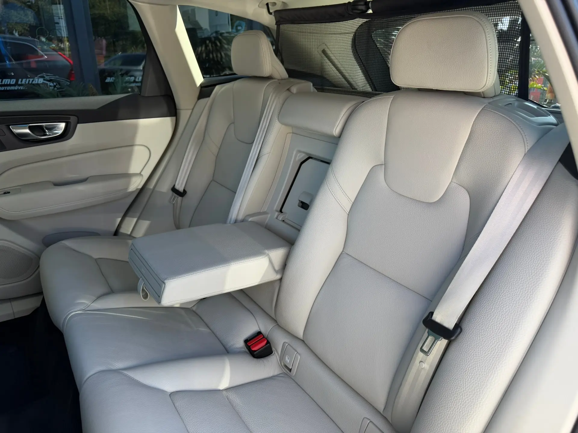 Volvo XC 60 2.0 B4 Plus Bright 23