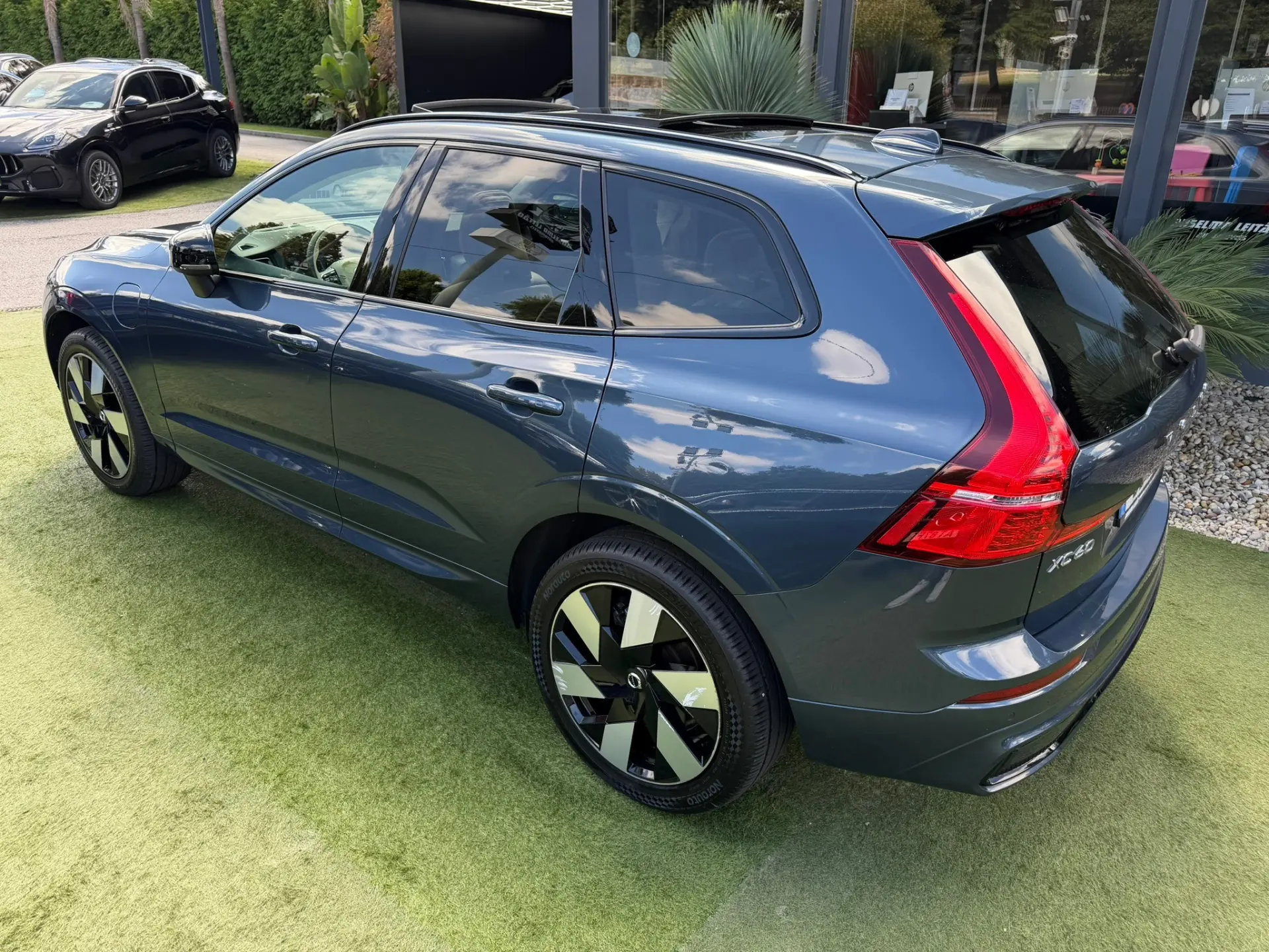 Volvo XC 60 2.0 T6 PHEV Ultimate Dark AWD 17