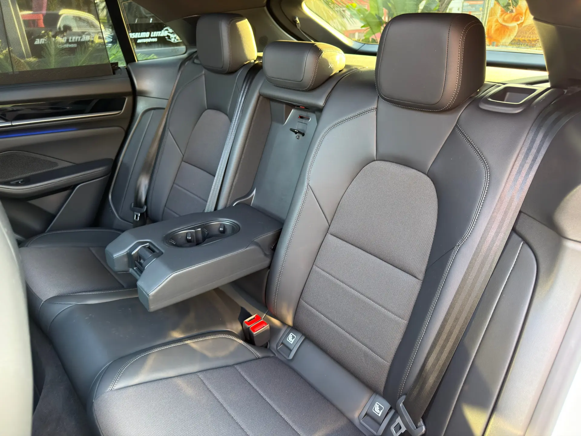 Porsche Macan Electric 4 28
