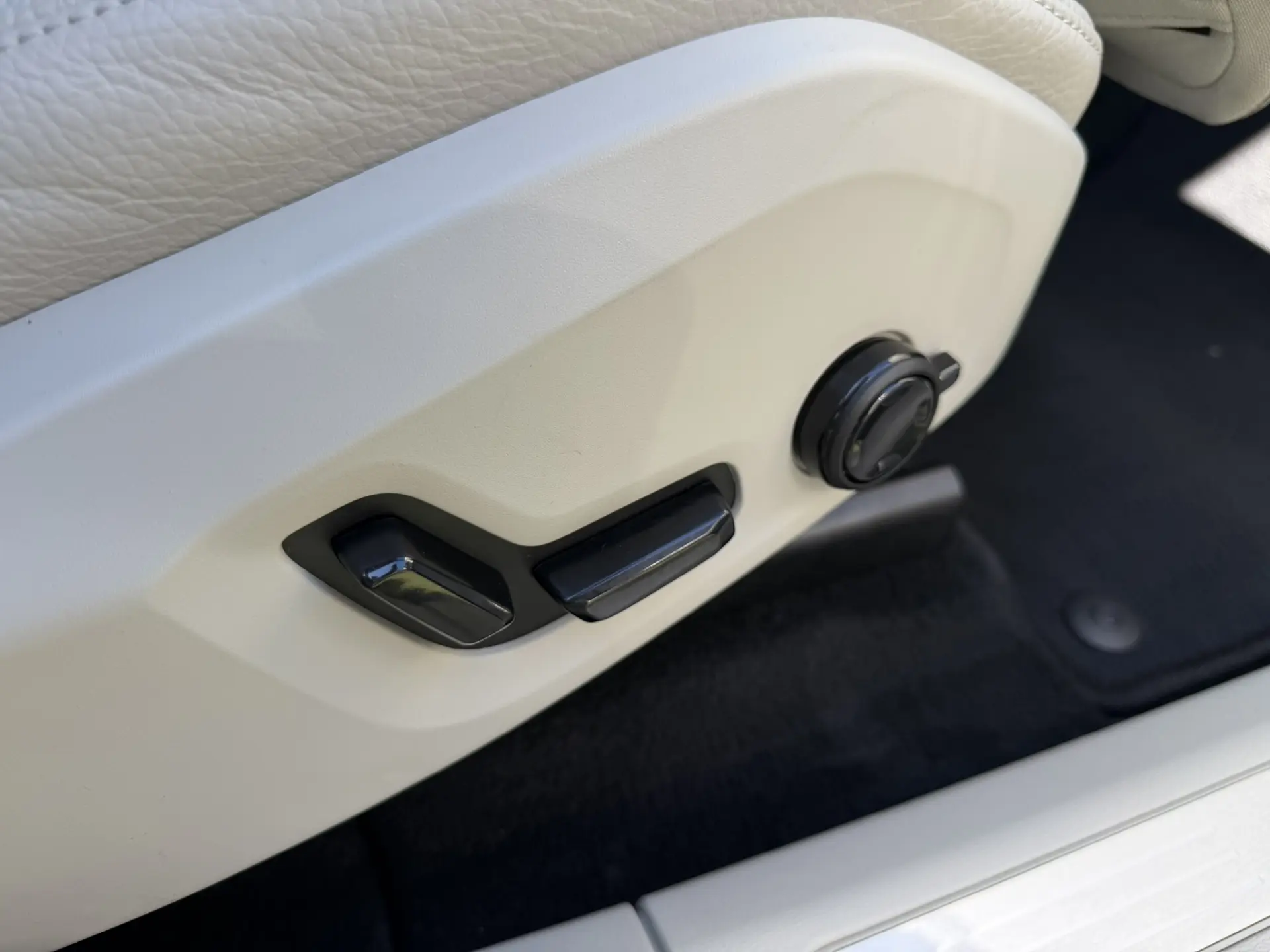 Volvo XC 60 2.0 B4 Plus Bright 21