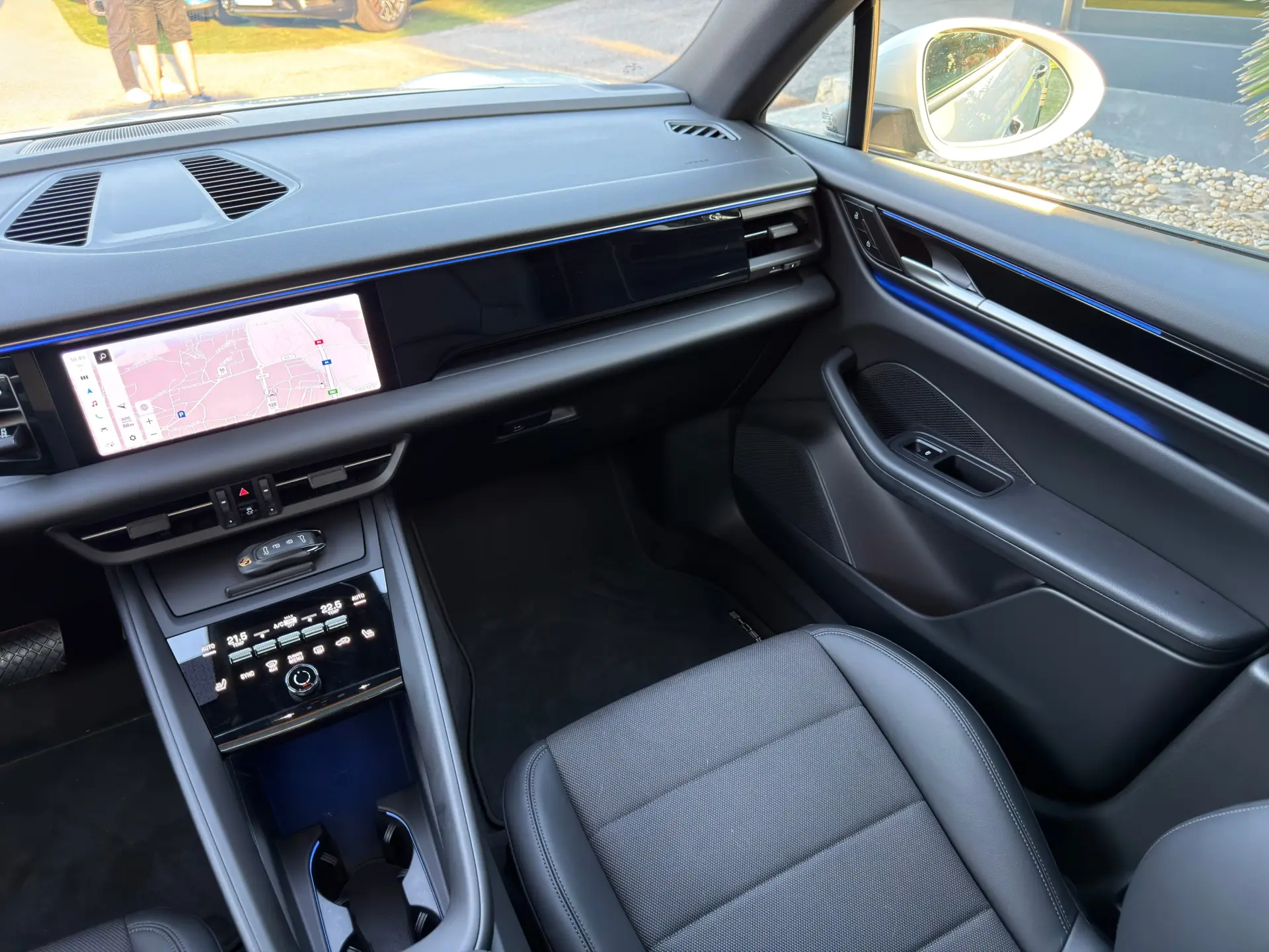 Porsche Macan Electric 4 34