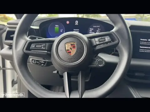 Porsche Macan Electric 4 12