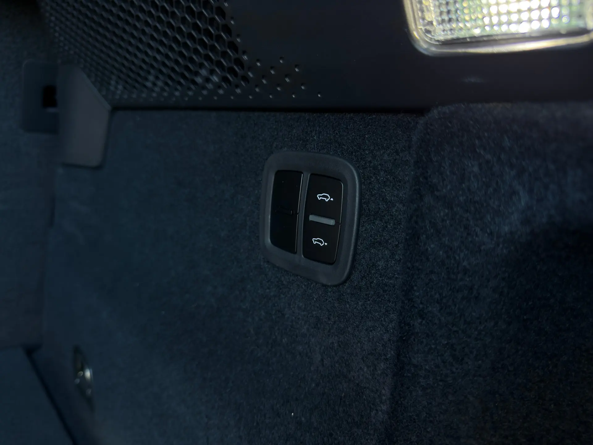 Porsche Macan Electric 4 87