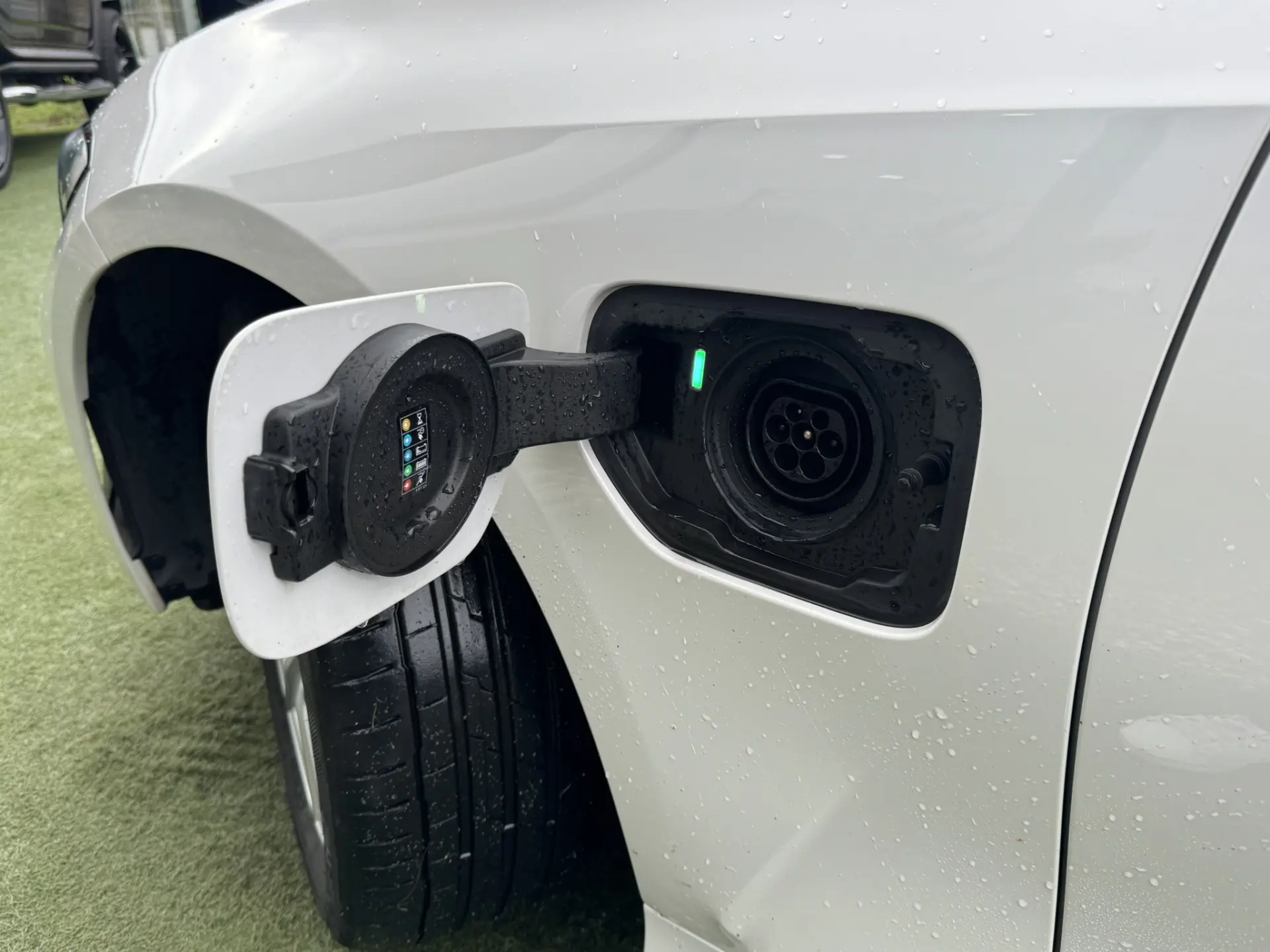 BMW 330 e Corporate Edition Auto 2