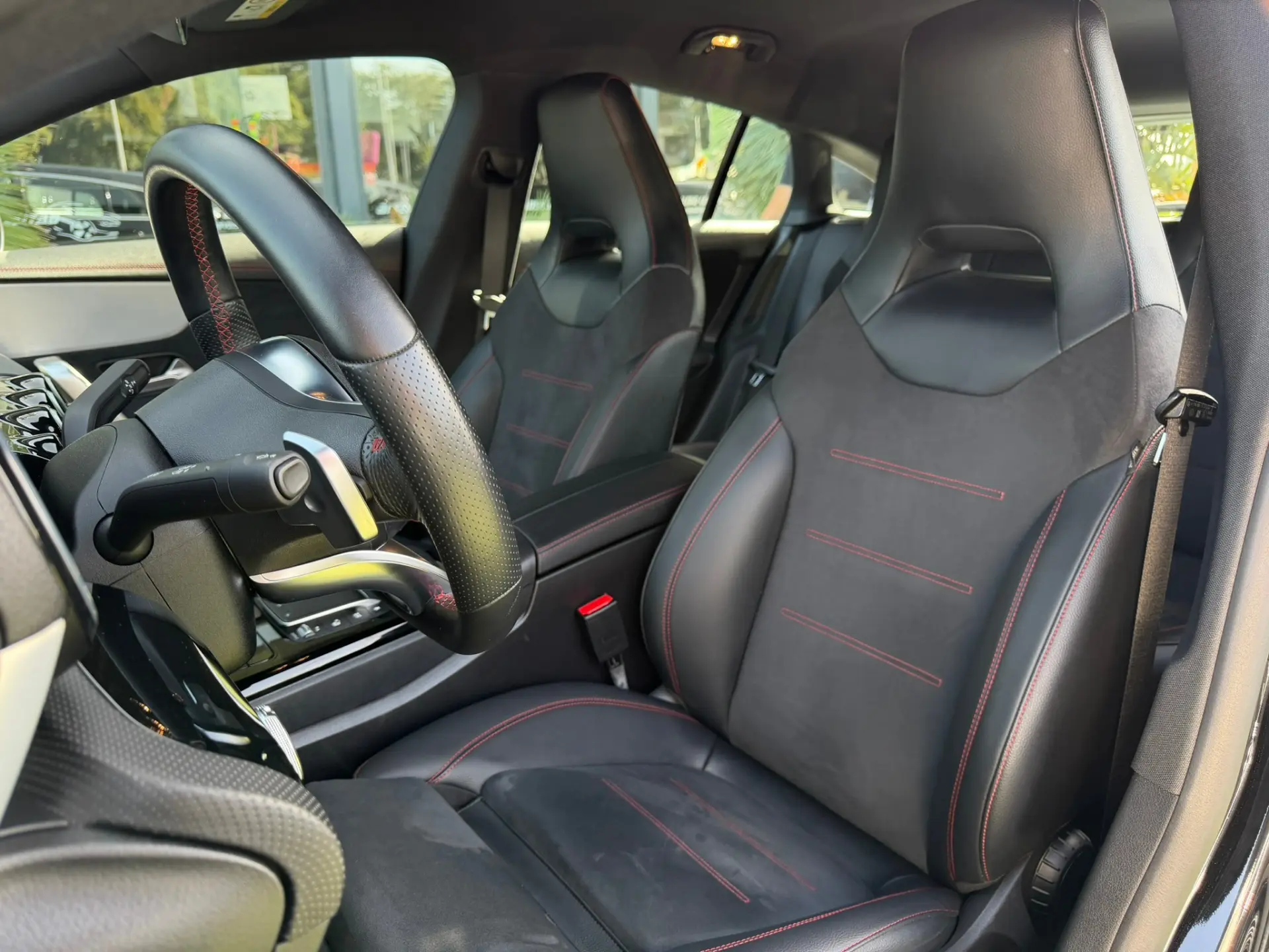 Mercedes-Benz CLA 250 e Shooting Brake AMG Line 14
