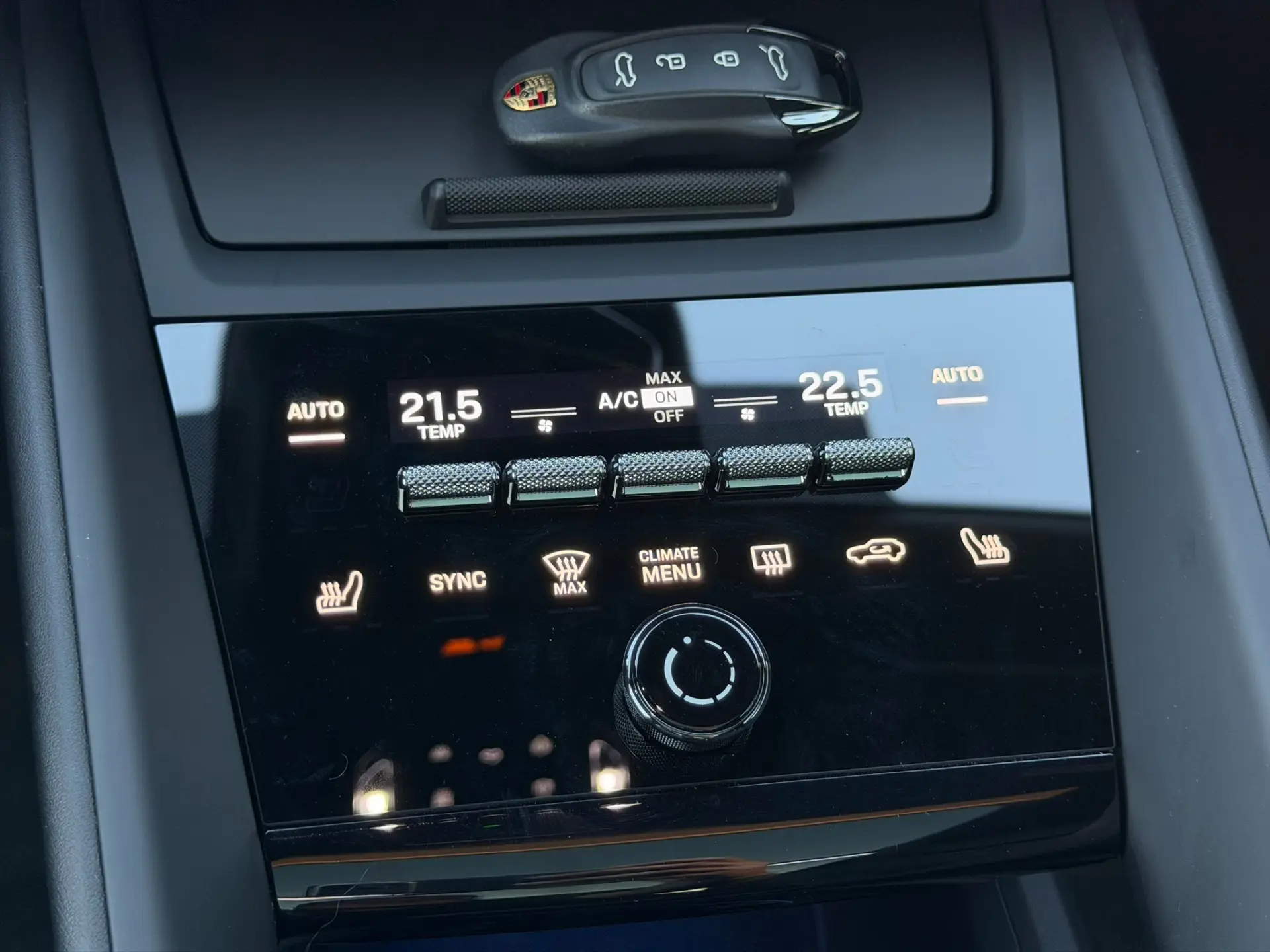Porsche Macan Electric 4 76