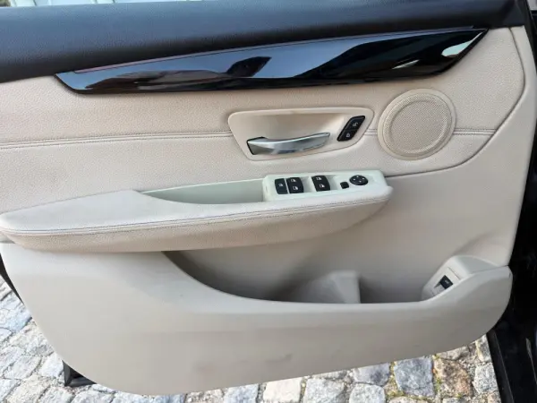 BMW 216 Active Tourer d Line Luxury 17